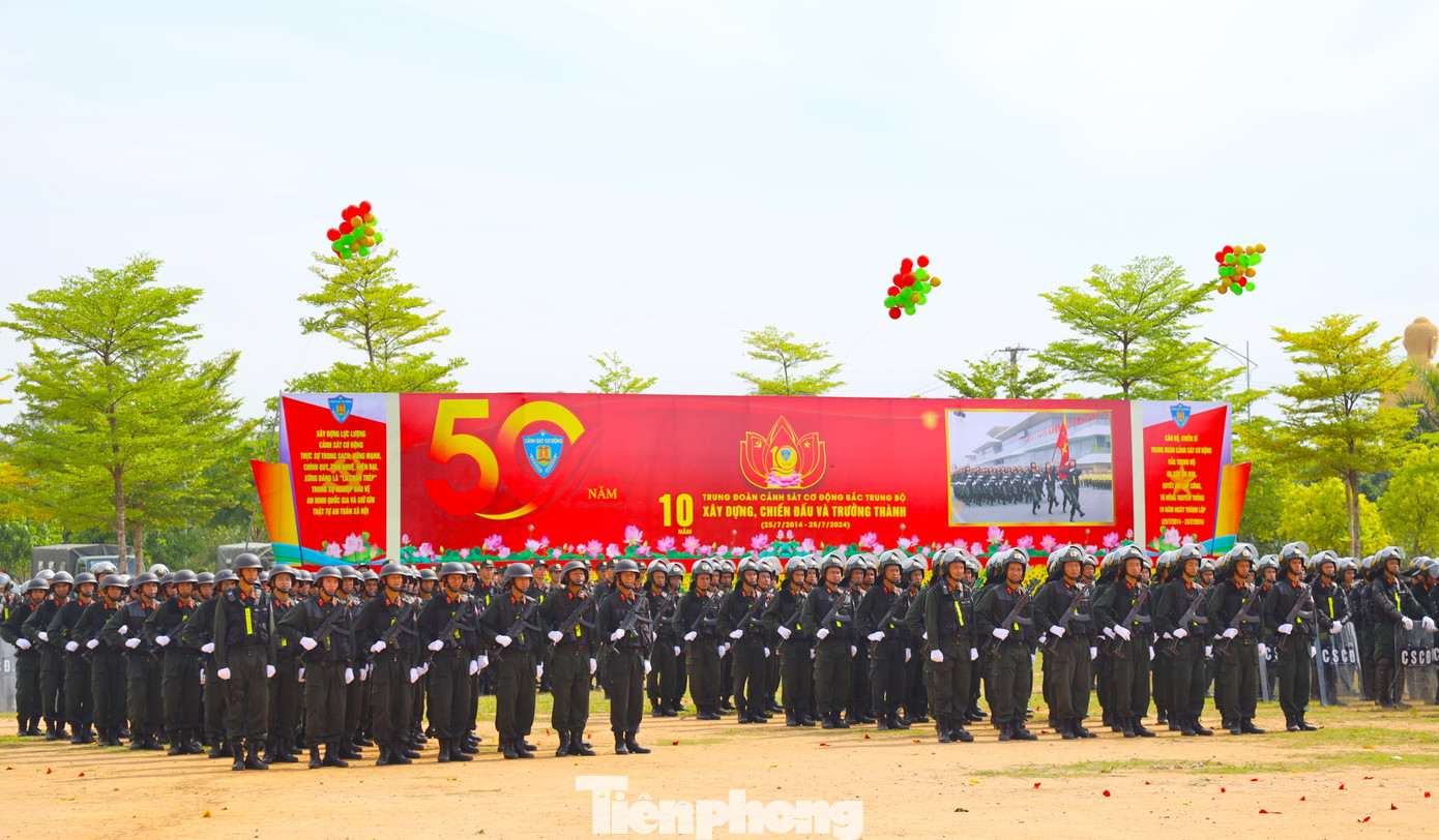 Quang cảnh buổi lễ kỷ niệm 10 năm thành lập Trung đoàn Cảnh sát Cơ động Bắc Trung Bộ.