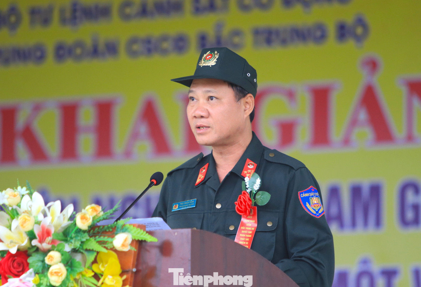 "Đối với chiến sĩ mới, tôi tin tưởng rằng với nhiệt huyết và hoài bão lớn tuổi trẻ sẽ vượt qua mọi thử thách để hoàn thành xuất sắc nội dung chương trình huấn luyện đã đề ra", Thượng tá Thái Doãn Bằng - Trung đoàn trưởng Trung đoàn CSCĐ Bắc Trung Bộ nhấn mạnh. "Đối với chiến sĩ mới, tôi tin tưởng rằng với nhiệt huyết và hoài bão lớn tuổi trẻ sẽ vượt qua mọi thử thách để hoàn thành xuất sắc nội dung chương trình huấn luyện đã đề ra", Thượng tá Thái Doãn Bằng - Trung đoàn trưởng Trung đoàn CSCĐ Bắc Trung Bộ nhấn mạnh.