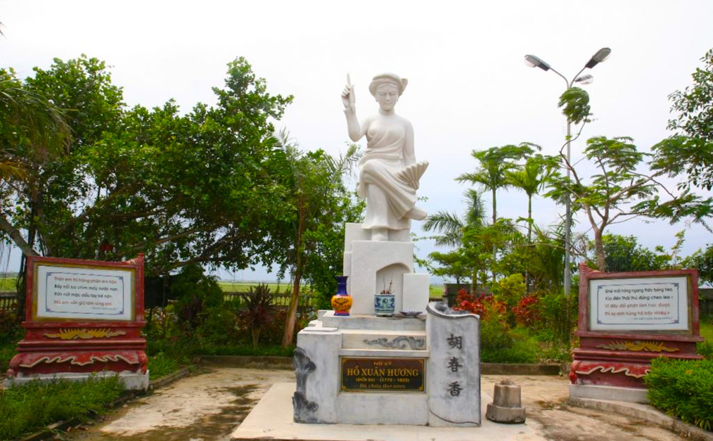 Xã Quỳnh Đôi là một trong những xã có khoa bảng nhiều nhất nước. Đây cũng là quê của nữ sỹ Hồ Xuân Hương - Bà chúa thơ Nôm. Xã Quỳnh Đôi là một trong những xã có khoa bảng nhiều nhất nước. Đây cũng là quê của nữ sỹ Hồ Xuân Hương - Bà chúa thơ Nôm.