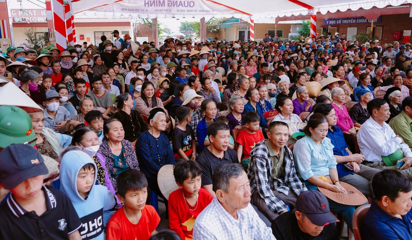 Hội thi đánh trống đặc sắc luôn thu hút được đông đảo người dân và du khách tham gia. Ảnh: Phật giáo Yên Thành.