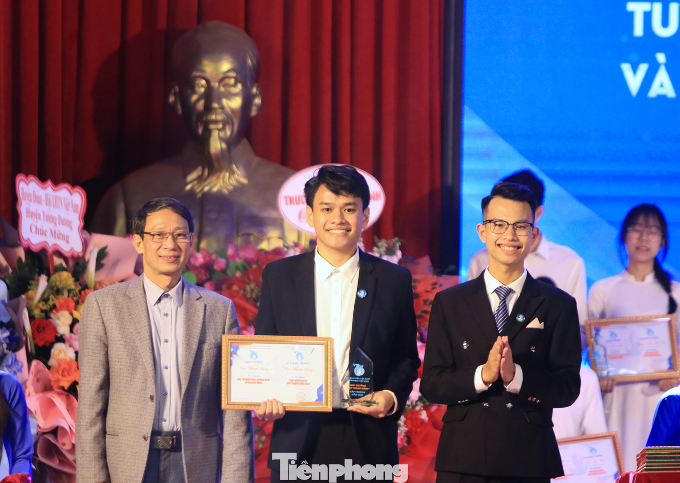 Tại buổi lễ đã tuyên dương 75 sinh viên đạt danh hiệu Sinh viên 5 tốt và 75 sinh viên đạt giải thưởng Sao Tháng Giêng cấp trường