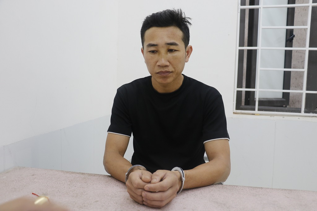 Hà Văn Thúy tại cơ quan công an. Hà Văn Thúy tại cơ quan công an.