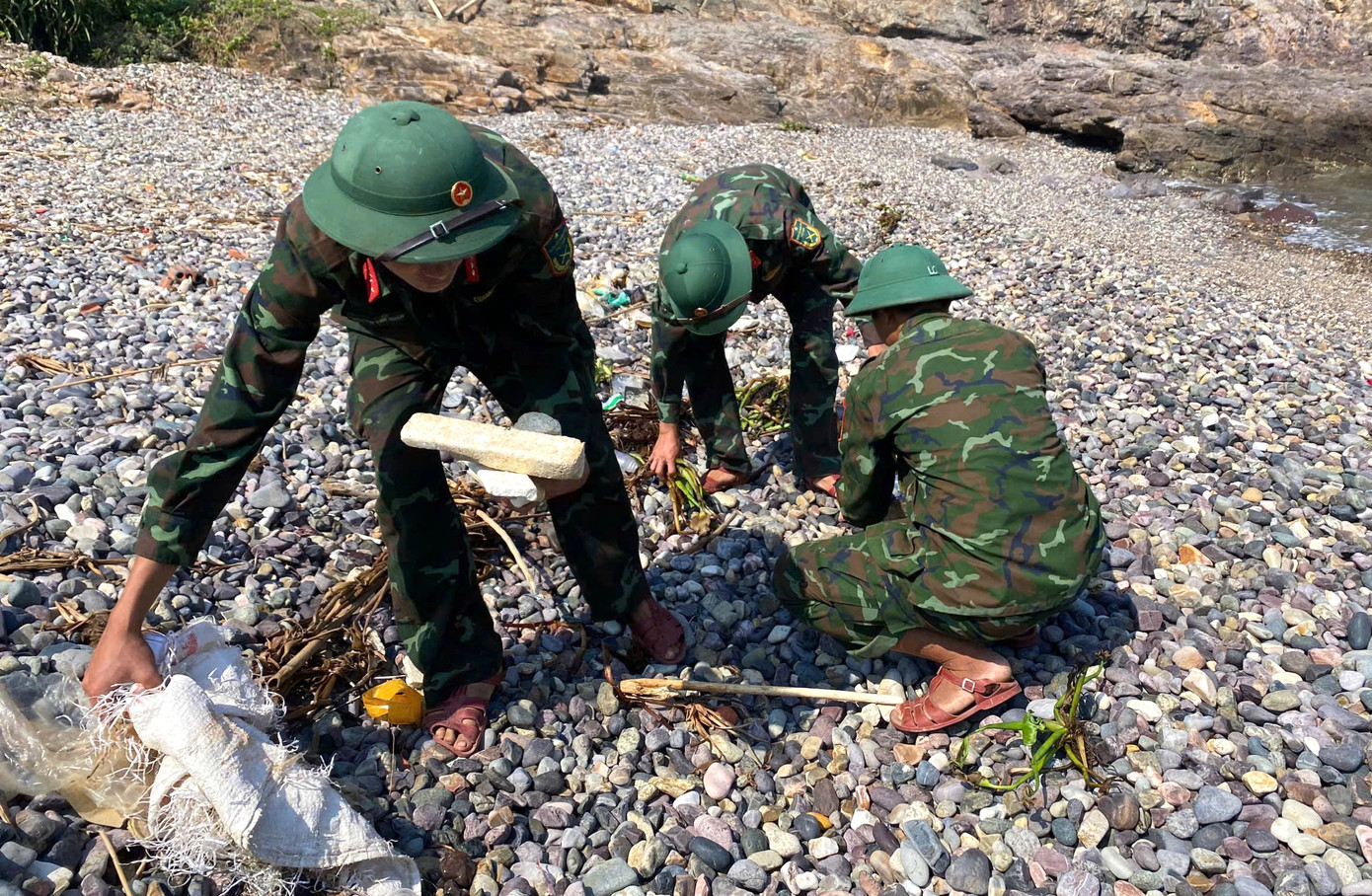 Chỉ trong một buổi sáng, Chi đoàn đã thu gom rác thải nhựa có thể tái chế để đóng góp vào quỹ hoạt động của Chi đoàn và tiêu huỷ lượng lớn rác thải hữu cơ.