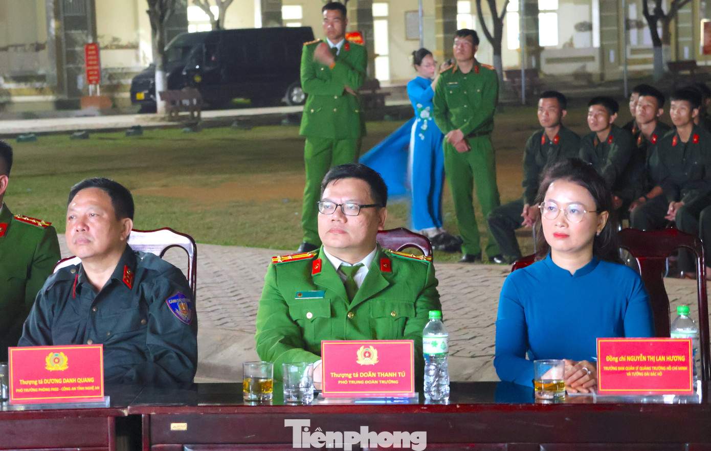 Các đại biểu tại chương trình. Các đại biểu tại chương trình.