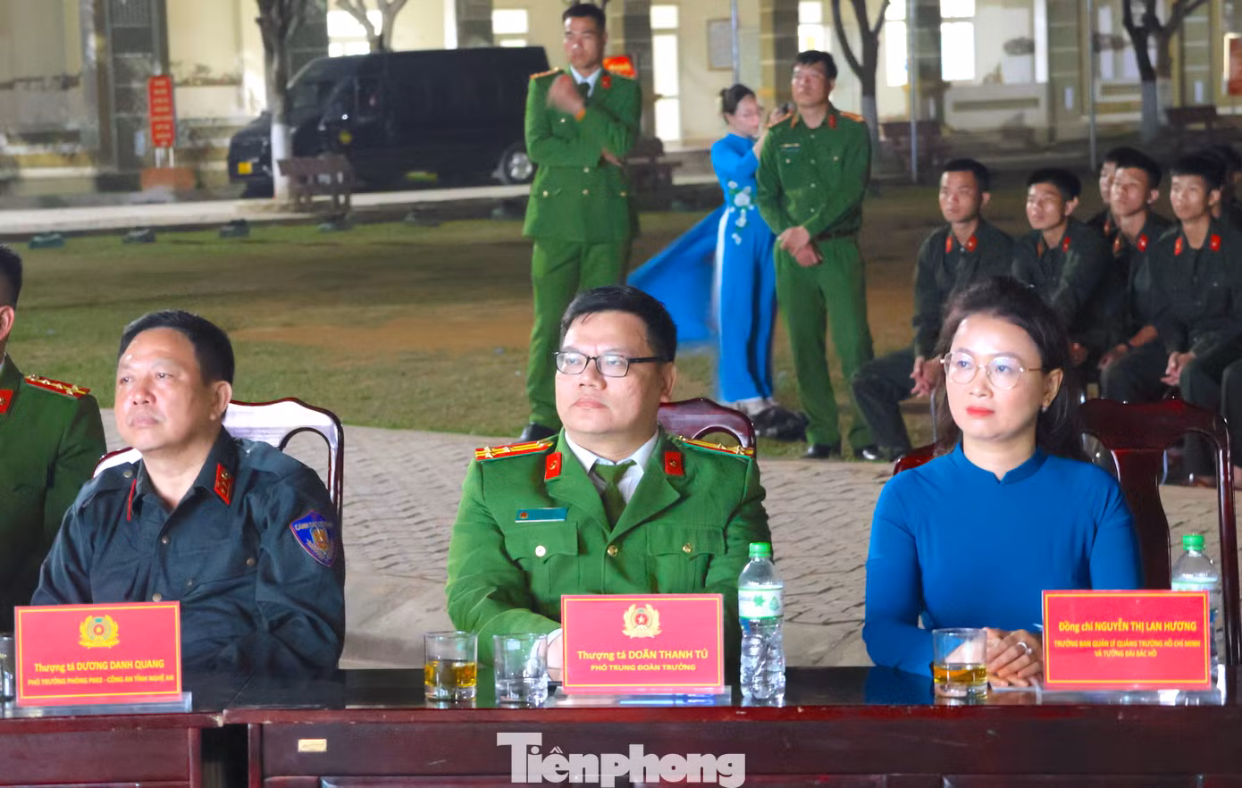 Các đại biểu tại chương trình.
