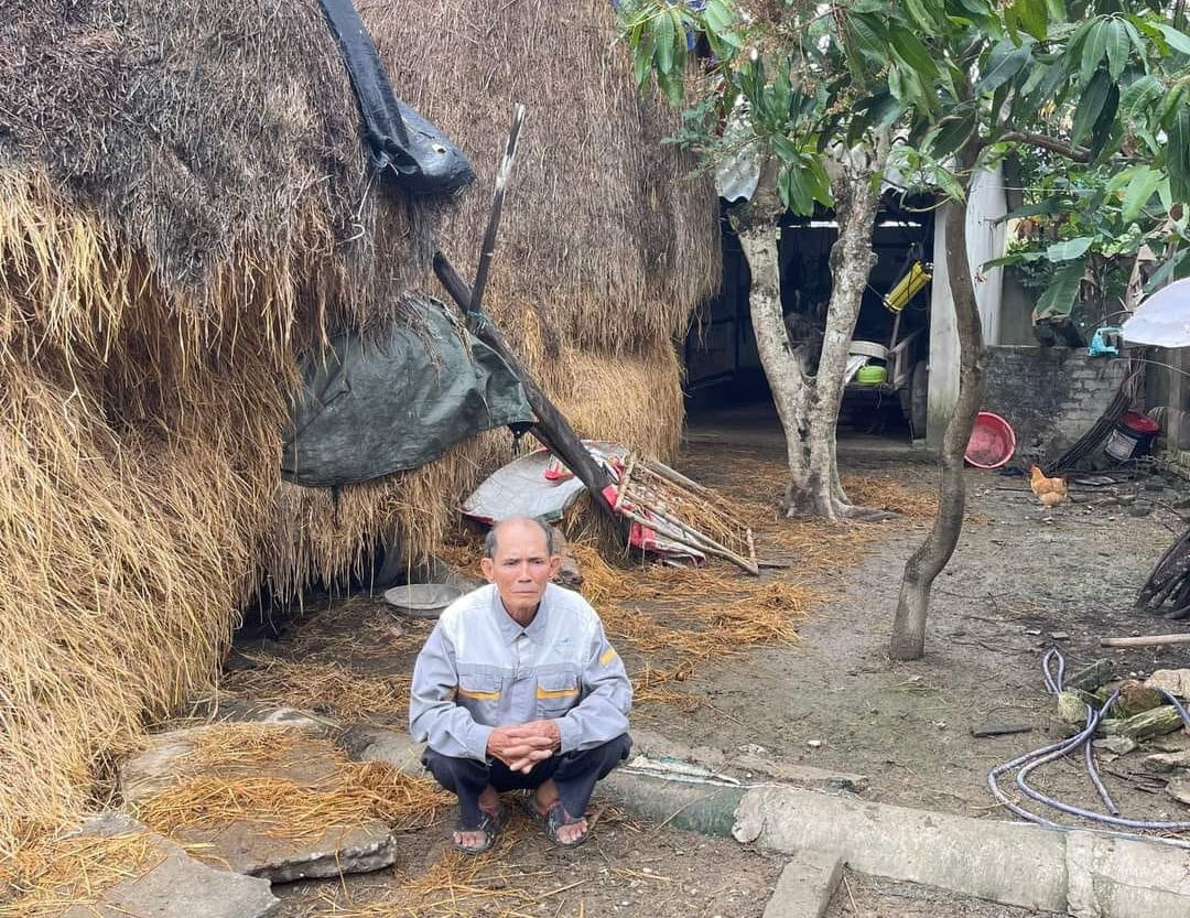 Từ khi thất lạc đàn bò, vợ chồng ông Sơn buồn bã vì đó là tài sản lớn nhất của gia đình. Từ khi thất lạc đàn bò, vợ chồng ông Sơn buồn bã vì đó là tài sản lớn nhất của gia đình.