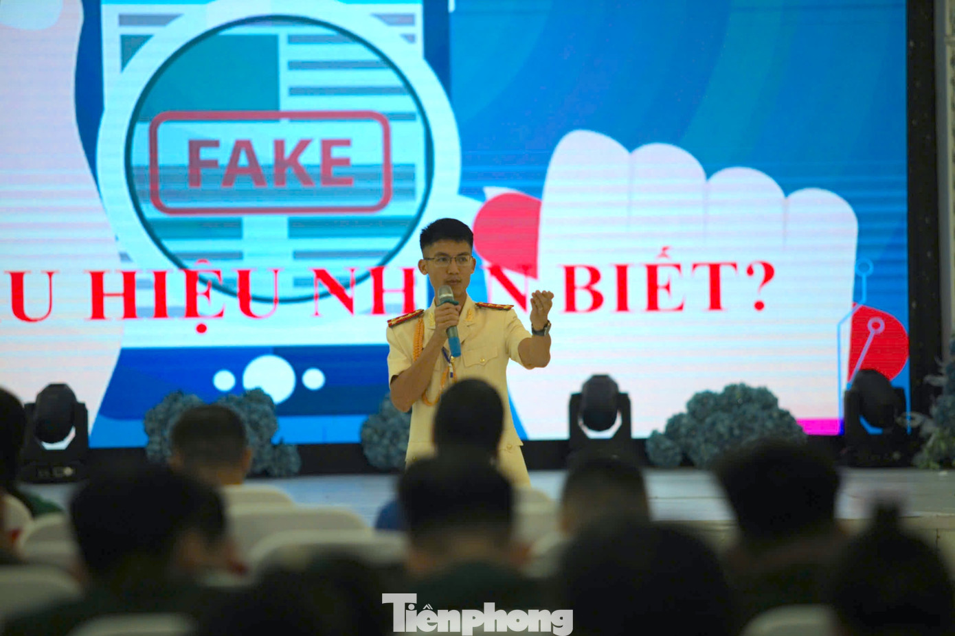 Các thí sinh thể hiện phần thi của mình tại hội thi.