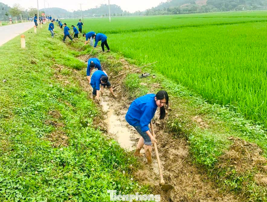 Ngoài ra, các đoàn viên thanh niên còn số hoá các địa chỉ đỏ, các di tích lịch sử, bóc gỡ biển quảng cáo; triển khai các hoạt động bảo vệ và giữ gìn môi trường xanh, sạch, đẹp,… Ngoài ra, các đoàn viên thanh niên còn số hoá các địa chỉ đỏ, các di tích lịch sử, bóc gỡ biển quảng cáo; triển khai các hoạt động bảo vệ và giữ gìn môi trường xanh, sạch, đẹp,…