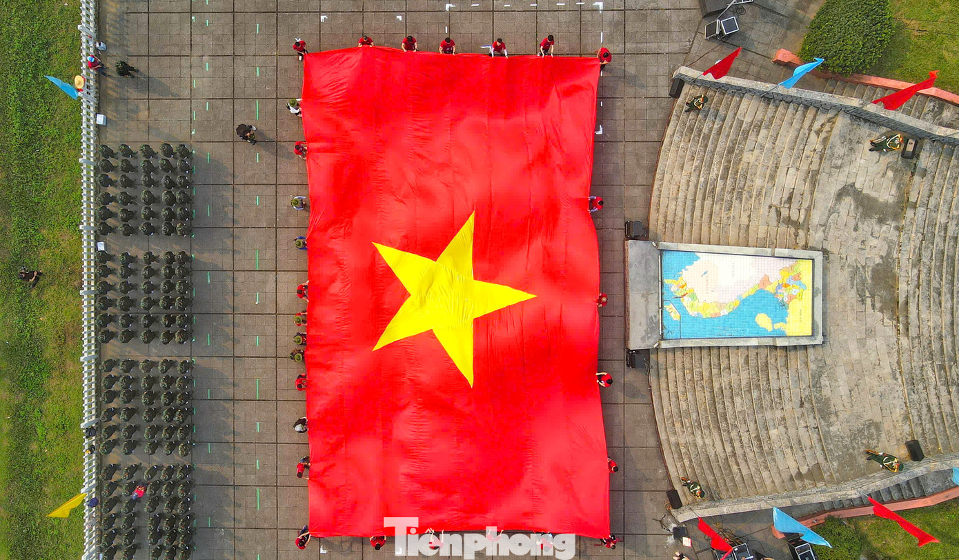 Lễ Thượng cờ của Tiền Phong Marathon 2025 luôn là sự kiện đặc biệt, giàu ý nghĩa và gây xúc động mạnh cho những người tham dự. Lễ Thượng cờ của Tiền Phong Marathon 2025 luôn là sự kiện đặc biệt, giàu ý nghĩa và gây xúc động mạnh cho những người tham dự.