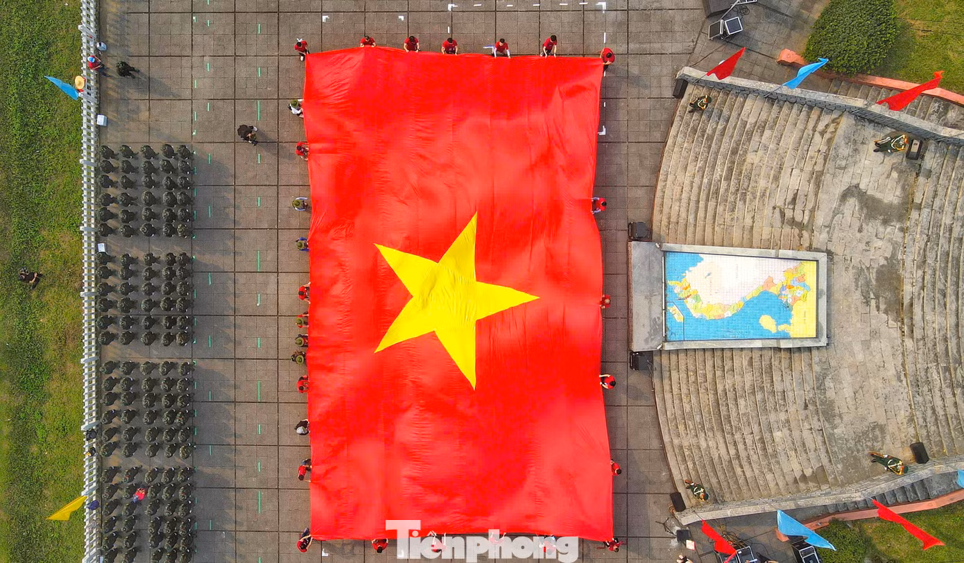 Lễ Thượng cờ của Tiền Phong Marathon 2025 luôn là sự kiện đặc biệt, giàu ý nghĩa và gây xúc động mạnh cho những người tham dự. Lễ Thượng cờ của Tiền Phong Marathon 2025 luôn là sự kiện đặc biệt, giàu ý nghĩa và gây xúc động mạnh cho những người tham dự.