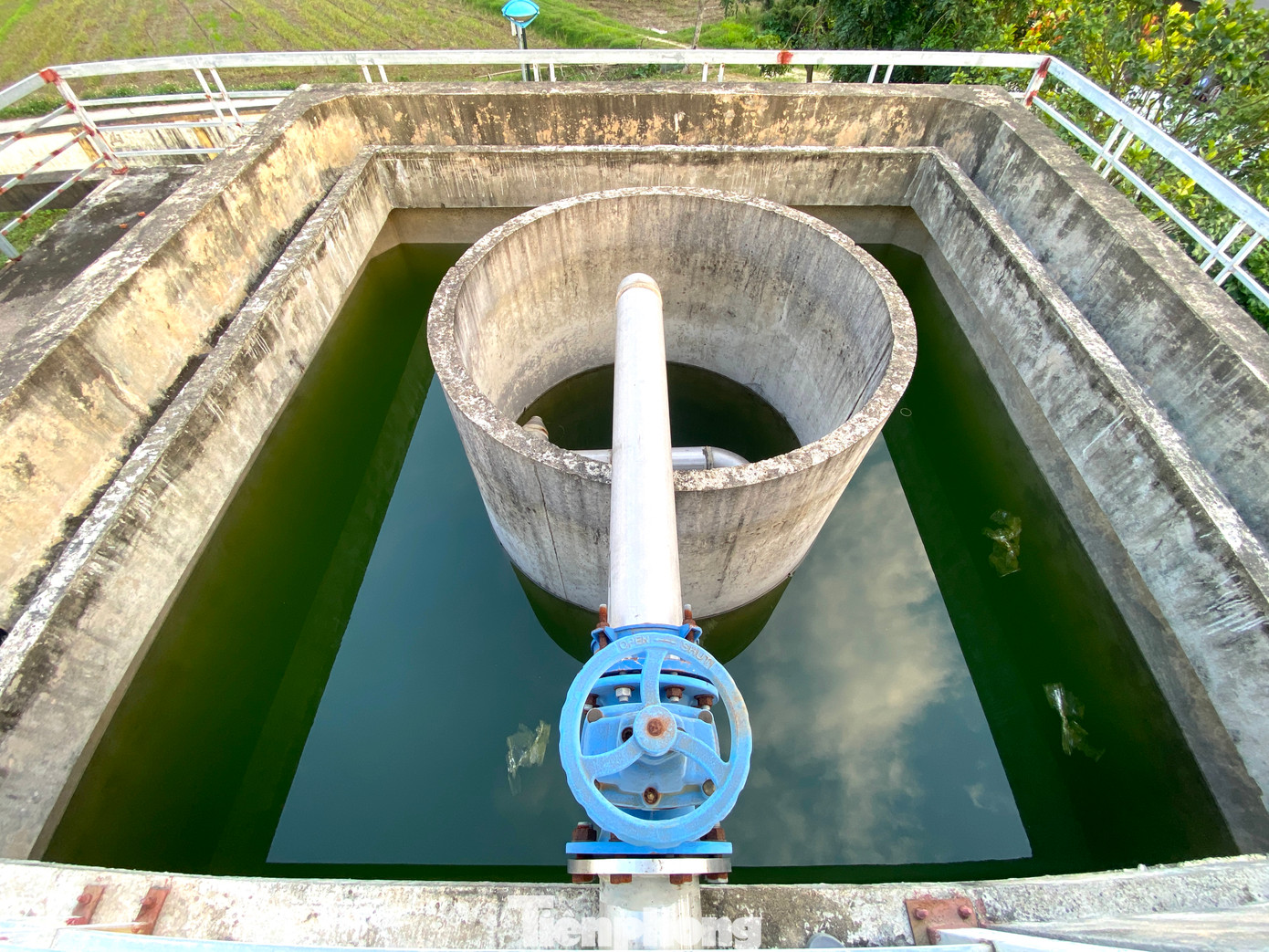 Lãnh đạo Ban quản lý Dự án đầu tư và Xây dựng huyện Hưng Nguyên cho biết thêm, thời gian tới, huyện sẽ cho rà soát lại toàn bộ dự án. Những hạng mục nào hư hỏng sẽ được sửa chữa để bàn giao đưa vào hoạt động phục vụ người dân trên địa bàn.