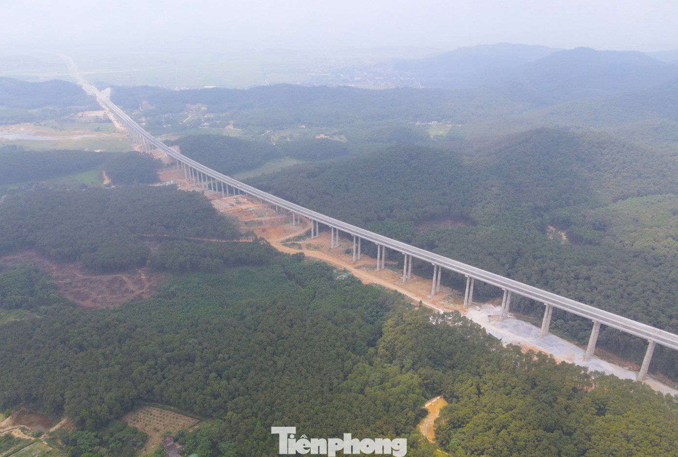 Theo Bộ Giao thông vận tải, dự án Diễn Châu - Bãi Vọt sẽ thông xe 30 km từ đầu tuyến trước ngày 30/4. Đoạn còn lại 19 km có nền đất yếu cần thời gian chờ gia tải nên sẽ được hoàn thành sau.