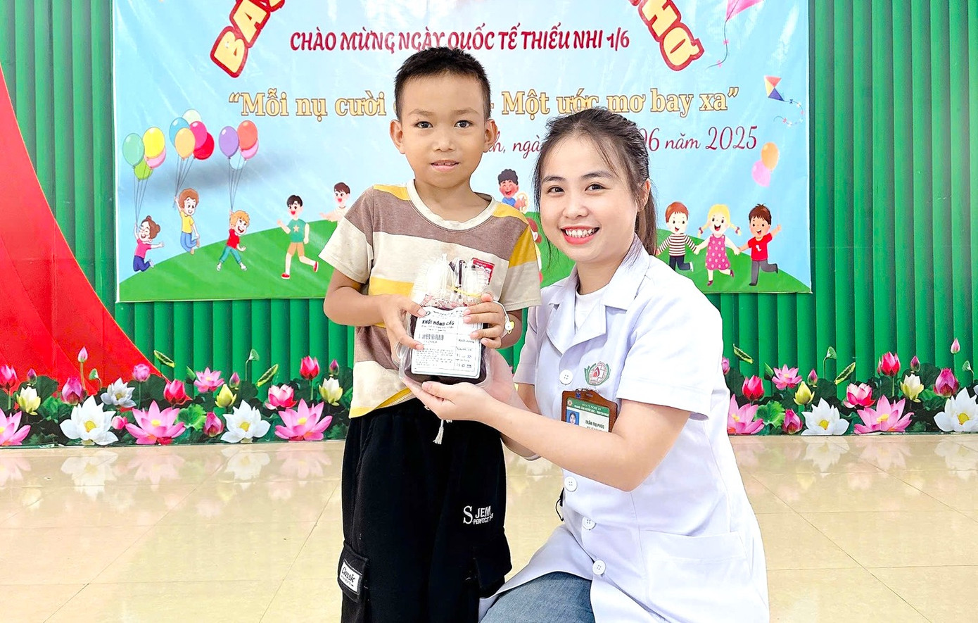 Với tinh thần “cho đi là còn mãi”, mỗi giọt máu được trao đi hôm nay không chỉ là nghĩa cử cao đẹp mà còn là nguồn sống, là hy vọng cho hàng ngàn bệnh nhân đang cần máu cấp cứu và điều trị.