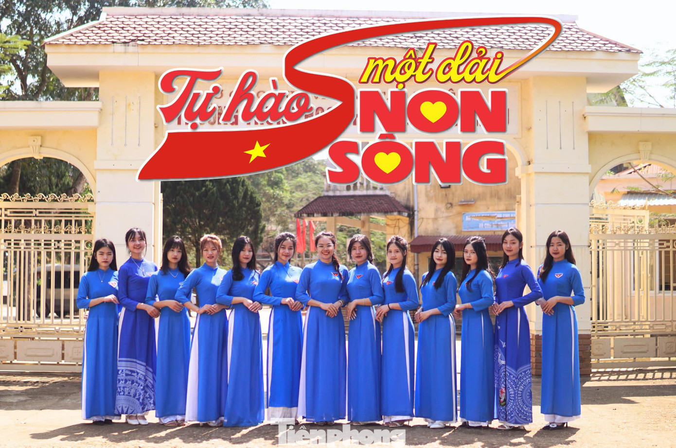 Đoàn trường THPT Tây Hiếu (thị xã Thái Hòa) khoe sắc mình bên tà áo dài với chủ đề "Tự hào 1 dải non sông".