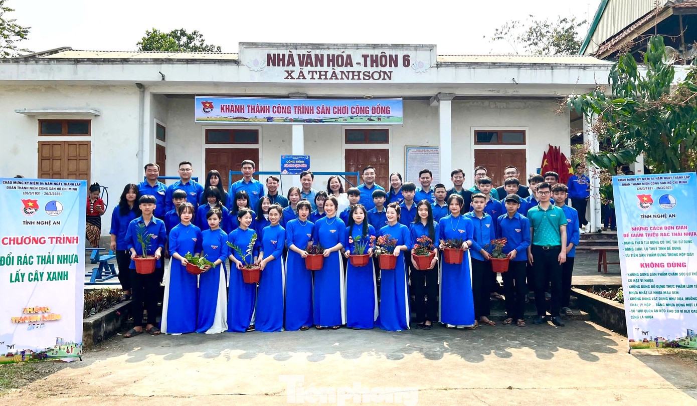 Mở các lớp tập huấn phổ cập kiến thức, kỹ năng về công nghệ thông tin, kỹ năng số thiết yếu cho người dân; tổng dọn vệ sinh môi trường... Mở các lớp tập huấn phổ cập kiến thức, kỹ năng về công nghệ thông tin, kỹ năng số thiết yếu cho người dân; tổng dọn vệ sinh môi trường...