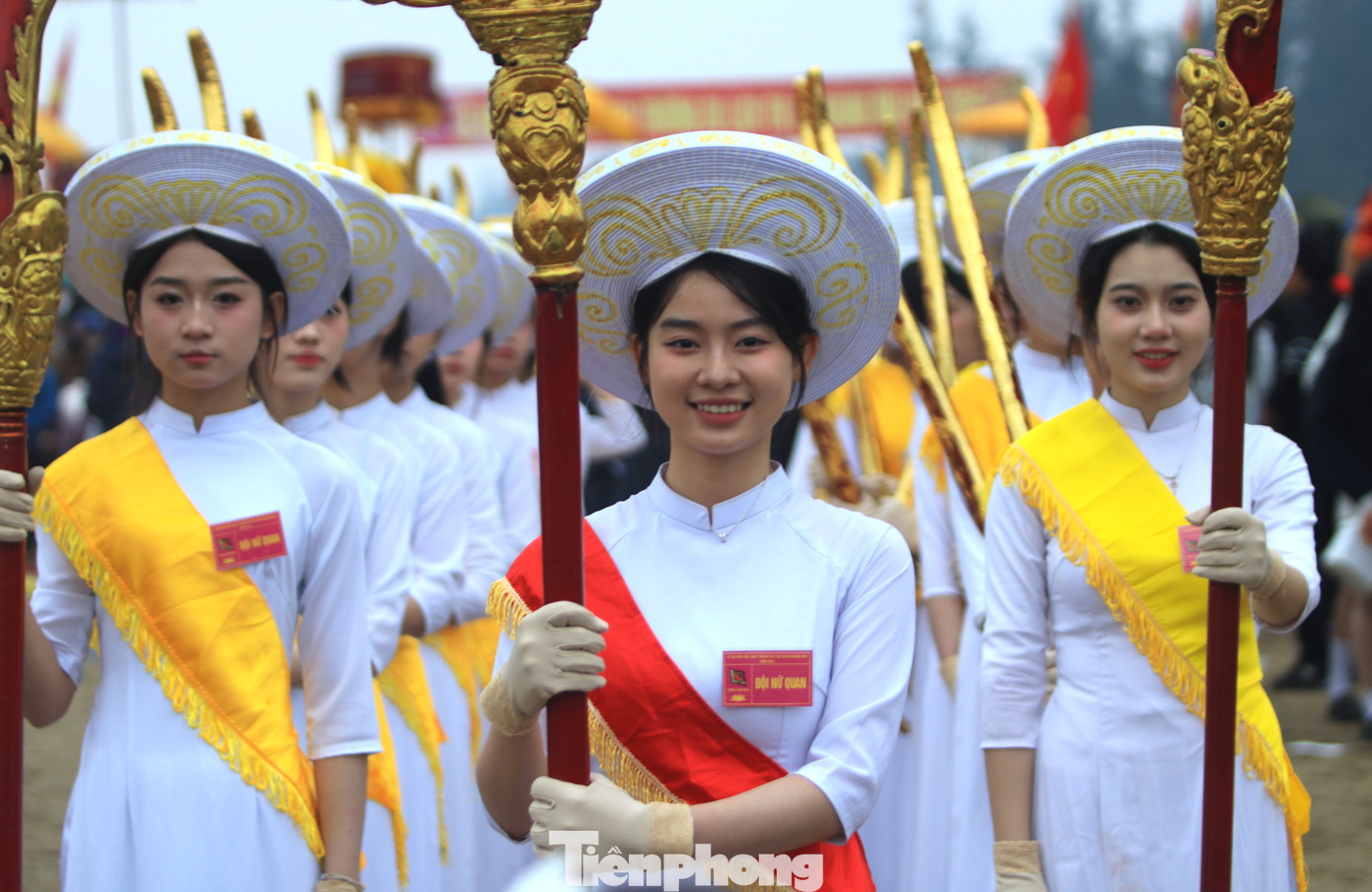 23 cô gái trong Đội Nữ quan có chiều cao đồng đều, vẻ ngoài xinh xắn, phẩm chất đạo đức tốt.