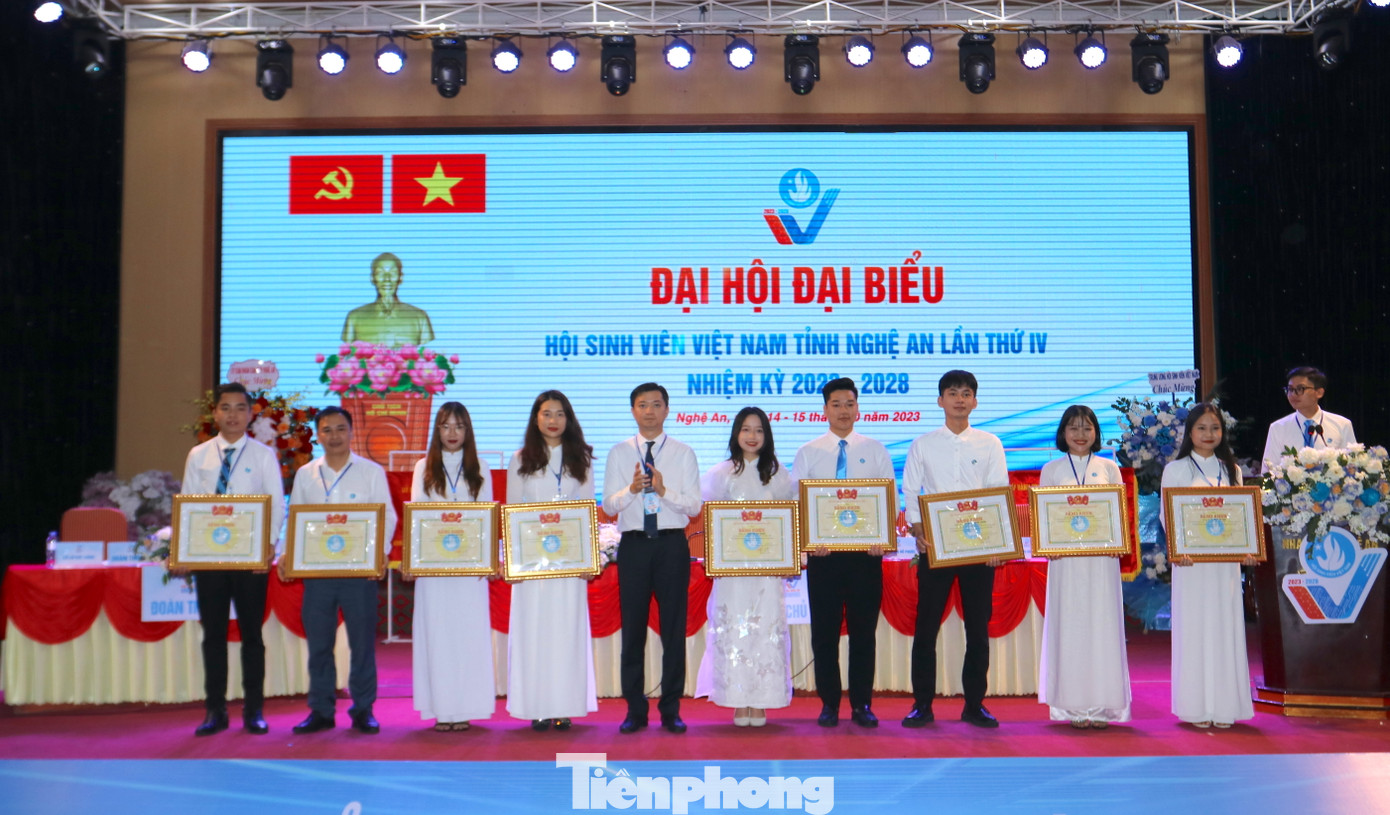 Dịp này, Ban Thư Ký Hội Sinh viên Việt Nam có quyết định khen thưởng 2 tập thể và 7 cá nhân; UBND tỉnh Nghệ An khen thưởng 5 tập thể và 5 cá nhân vì đã có thành tích xuất sắc trong công tác Hội và phong trào sinh viên nhiệm kỳ 2018 - 2023. Dịp này, Ban Thư Ký Hội Sinh viên Việt Nam có quyết định khen thưởng 2 tập thể và 7 cá nhân; UBND tỉnh Nghệ An khen thưởng 5 tập thể và 5 cá nhân vì đã có thành tích xuất sắc trong công tác Hội và phong trào sinh viên nhiệm kỳ 2018 - 2023.