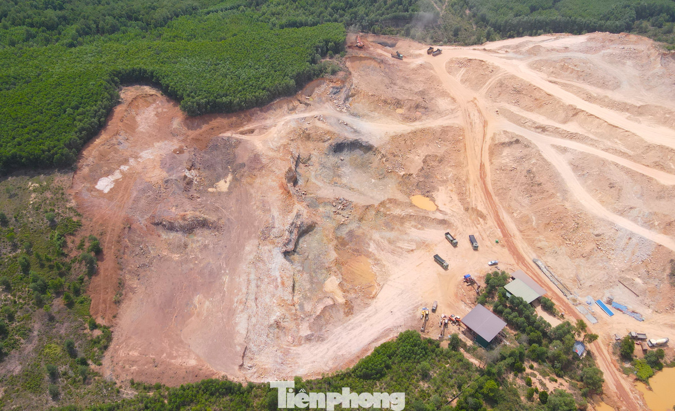 Cụ thể, Công ty Thiên Hoàng khai thác ra ngoài phạm vi mỏ gồm 3 vị trí, diện tích vi phạm khoảng 19.589 m2 (gần 2ha).