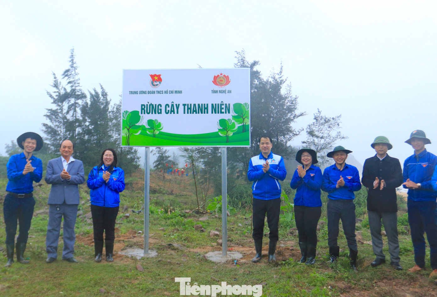 Đoàn công tác khánh thành công trình "Rừng cây thanh niên" tại xã Nghi Tiến (huyện Nghi Lộc, Nghệ An). Đoàn công tác khánh thành công trình "Rừng cây thanh niên" tại xã Nghi Tiến (huyện Nghi Lộc, Nghệ An).