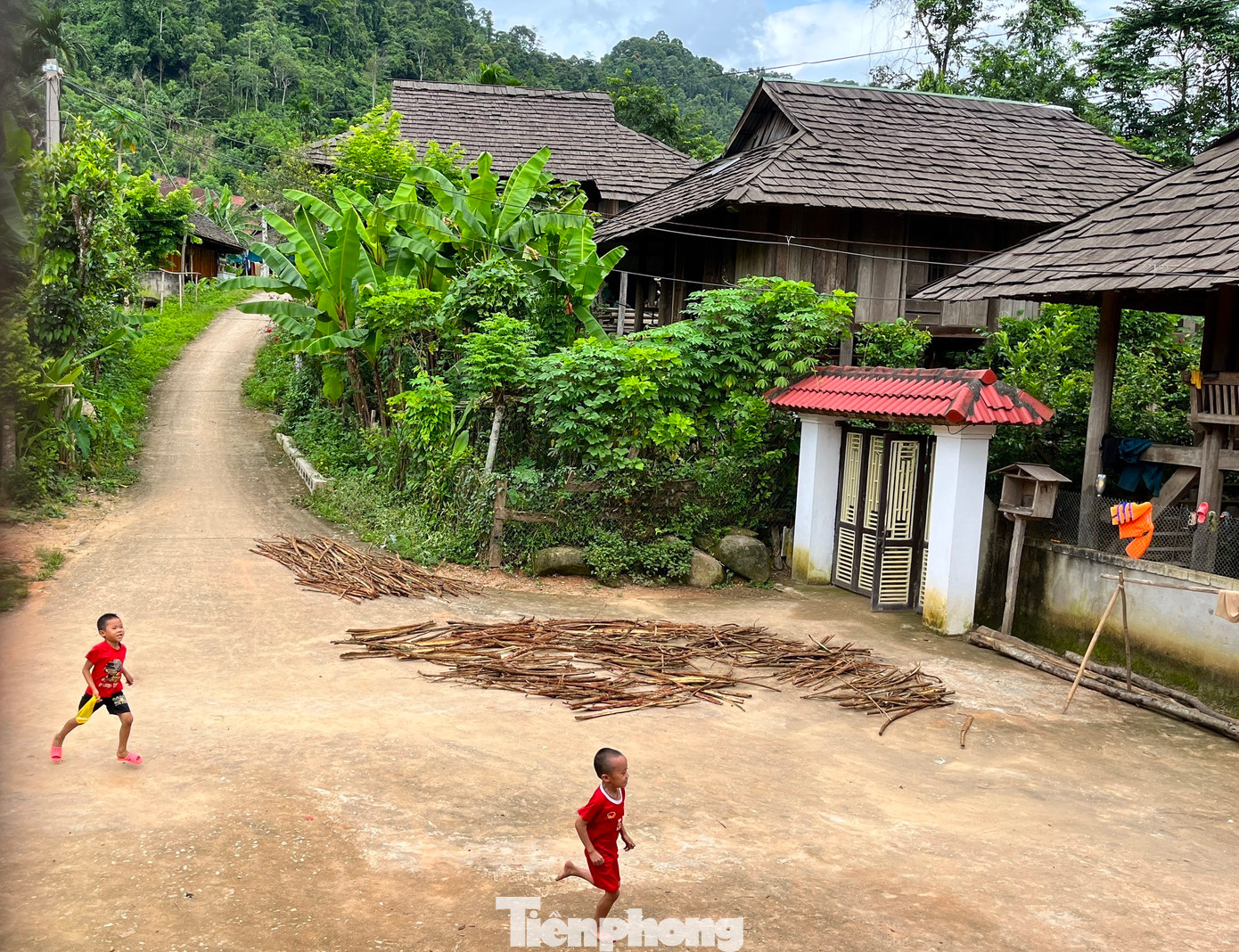Ông Lô Văn Việt - Chủ tịch UBND xã Hạnh Dịch cho biết người dân tộc Thái ở làng Mường Đán còn giữ gìn nguyên vẹn những nét văn hóa đặc trưng của dân tộc mình, từ ngôn ngữ, văn hóa, phong tục tập quán, trang phục… Với những nét văn hóa đặc trưng, Mường Đán hiện nay đang trở thành điểm du lịch cộng đồng thu hút lượng lớn du khách trong và ngoài tỉnh về trải nghiệm.