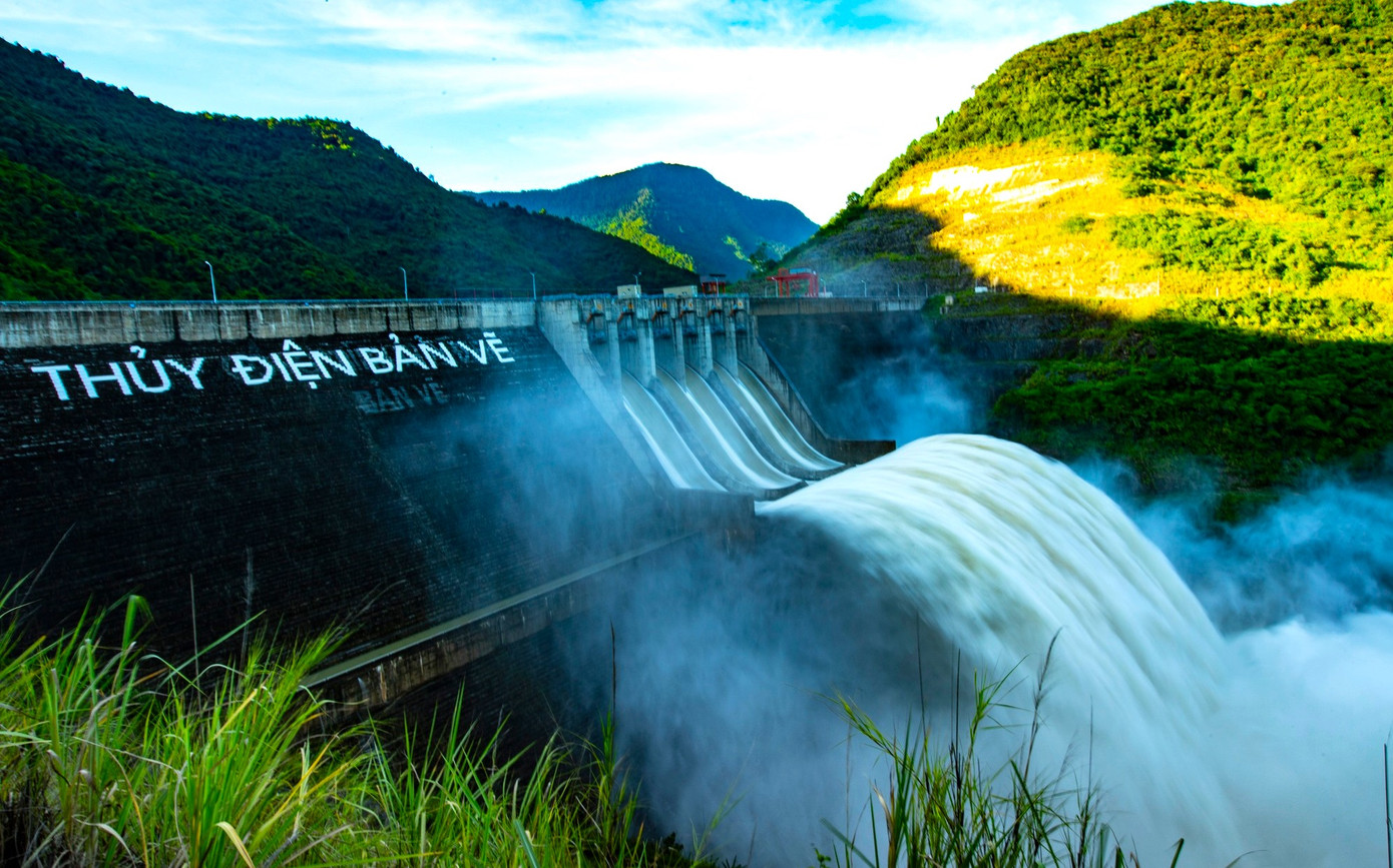 Chủ tịch UBND tỉnh Nghệ An yêu cầu Sở Công Thương chủ động chỉ đạo các chủ hồ chứa thủy điện thực hiện nghiêm quy định về quản lý an toàn đập, quy trình vận hành hồ chứa. (Ảnh: Rạng Đông).