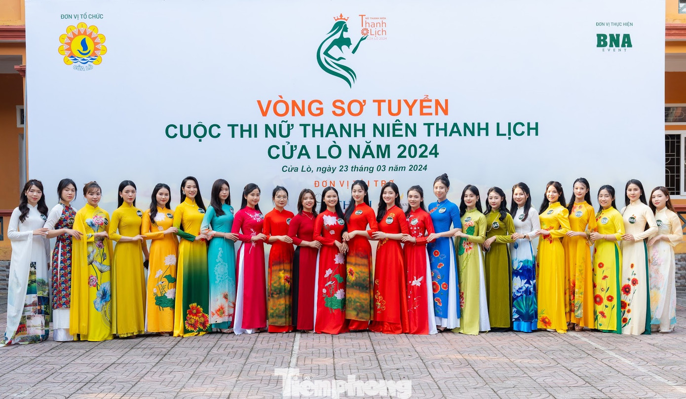 Điểm nhấn của Lễ hội Hoa cúc biển năm nay là Hội thi “Nữ thanh niên thanh lịch Cửa Lò 2024” với hơn 100 thí sinh từ độ tuổi 16-30 đăng ký tham gia. Từ 100 thí sinh, sau vòng thi sơ khảo, Ban tổ chức sẽ chọn ra 50 thí sinh đủ điều kiện tiếp tục tham gia vòng thi bán kết để chọn ra 30 thí sinh xuất sắc bước vào vòng thi chung kết.