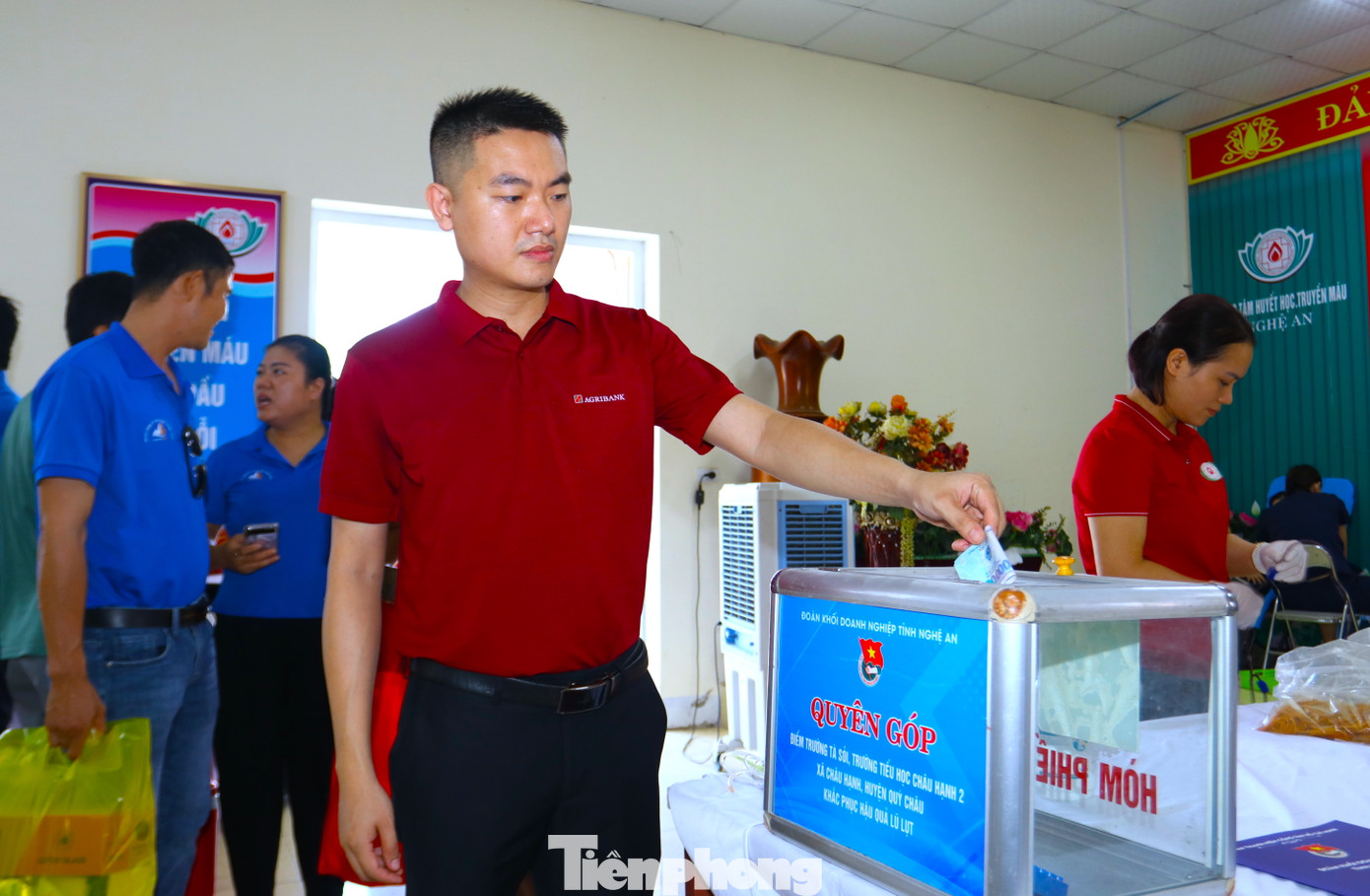 Sự ủng hộ sẽ góp thêm vật chất, tinh thần giúp thầy cô học sinh vùng lũ sớm vượt qua khó khăn trước mắt. Sự ủng hộ sẽ góp thêm vật chất, tinh thần giúp thầy cô học sinh vùng lũ sớm vượt qua khó khăn trước mắt.