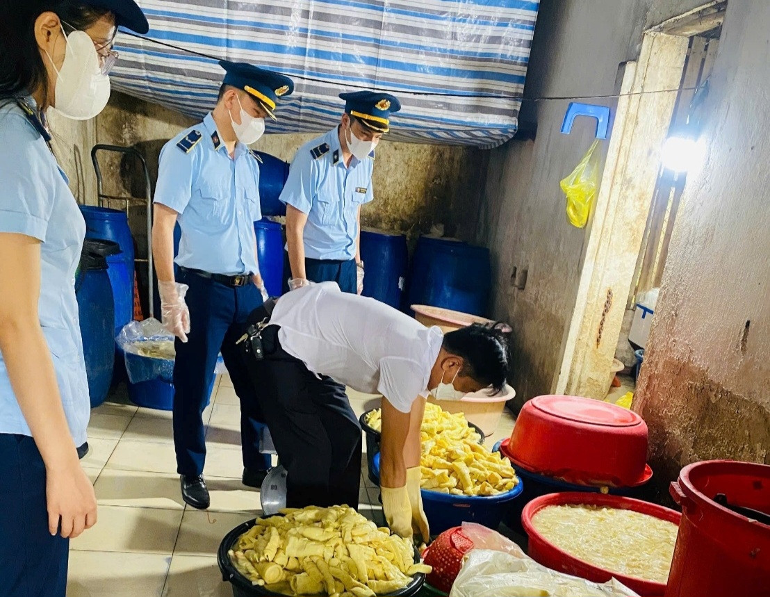 600kg măng tươi không rõ nguồn gốc xuất xứ. 600kg măng tươi không rõ nguồn gốc xuất xứ.