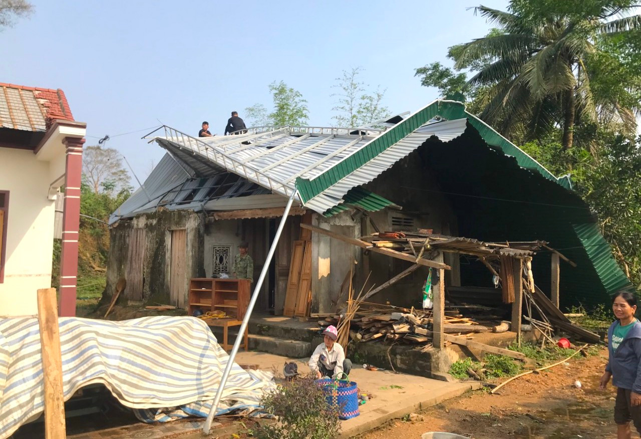 Tại huyện Anh Sơn (Nghệ An), trận lốc xoáy xảy ra vào chiều 14/4 đã khiến 11 xã trên địa bàn huyện này bị thiệt hại gồm: xã Thành Sơn, Thọ Sơn, Tam Sơn, Đỉnh Sơn, Cẩm Sơn, Tường Sơn, Hoa Sơn, Hội Sơn, Đức Sơn và Phúc Sơn. Trong đó xã Đức Sơn bị thiệt hại nặng nề.