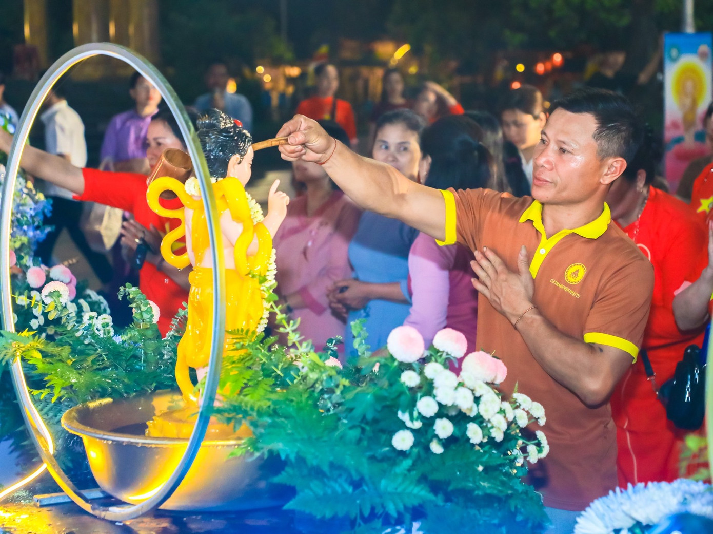 Lễ tắm phật là nghi thức truyền thống trong ngày lễ Phật đản nhằm tái hiện khung cảnh trang nghiêm, màu nhiệm khi Đức Phật chào đời. Đây là nghi lễ mang màu sắc văn hóa tâm linh, trang nghiêm.