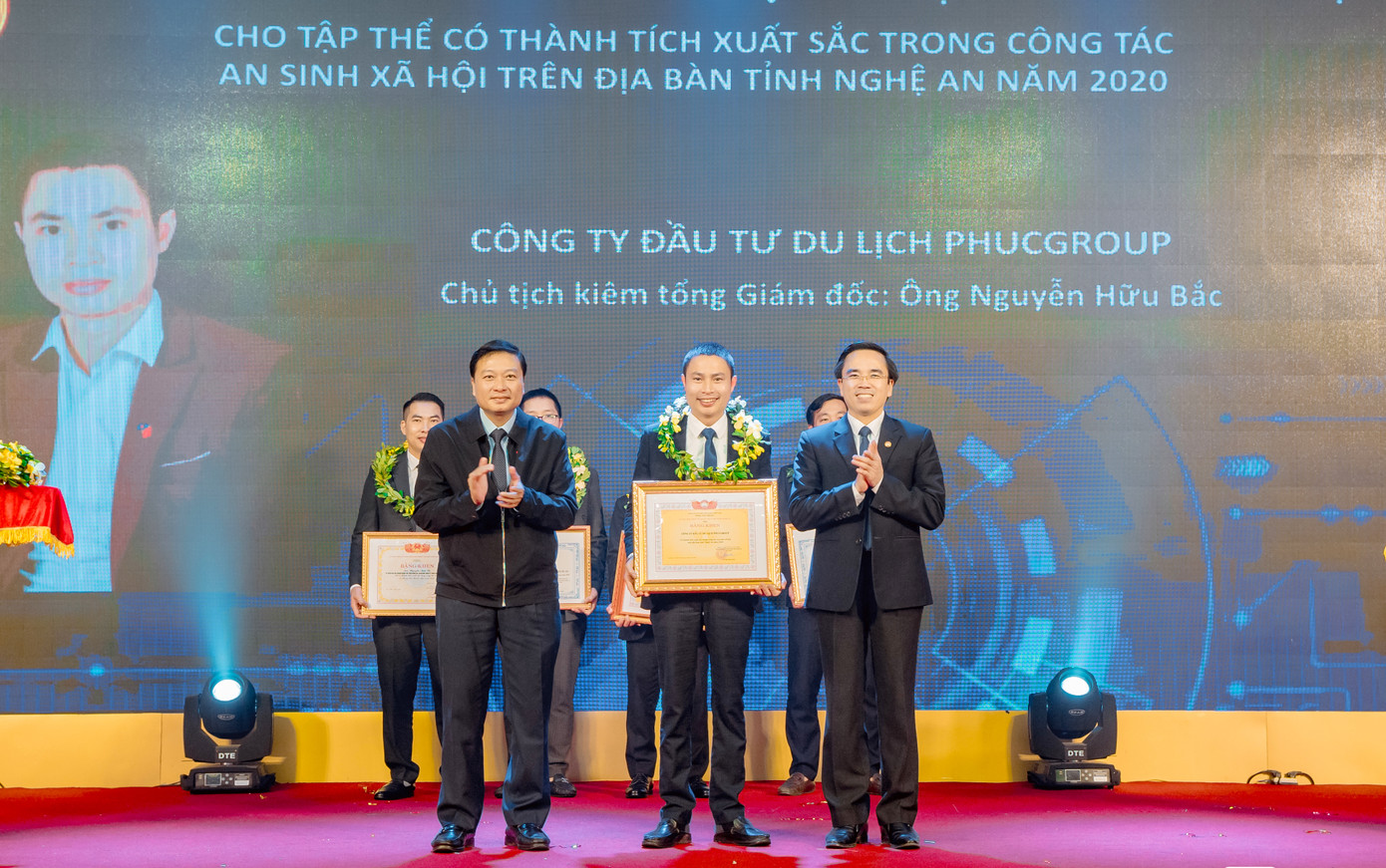 Cùng hoạt động kinh doanh, Du lịch PhucGroup thường xuyên nổi bật với nhiều hoạt động an sinh xã hội được UBND tỉnh Nghệ An ghi nhận.