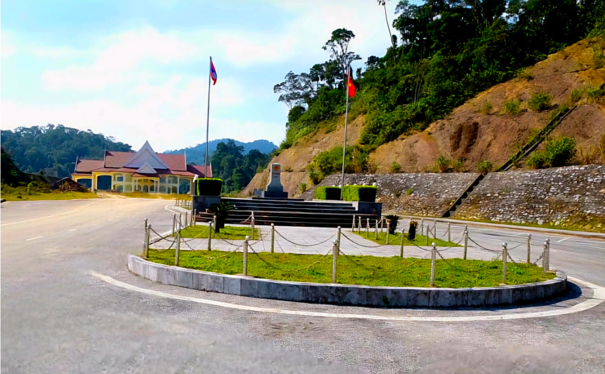 Khu vực cột mốc Quốc giới giữa 2 cửa khẩu Thanh Thủy và Nậm On. Ảnh: Văn Dũng.