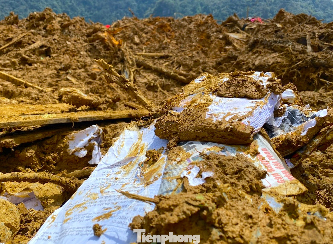 Vụ sạt lở đã khiến 9 người trong xóm Lũng Lỳ bị vùi lấp tử vong.