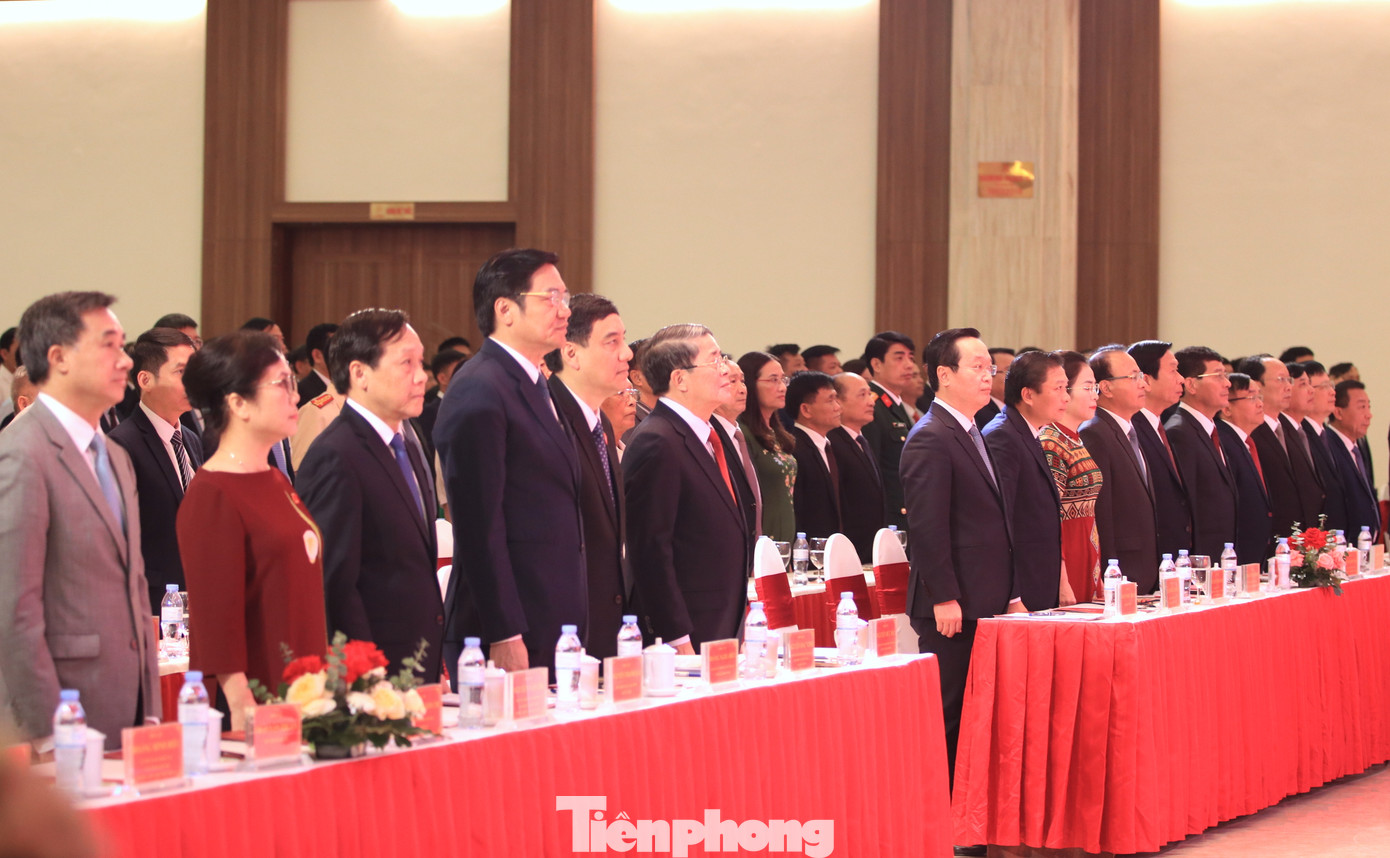 Các đại biểu tham dự buổi lễ.