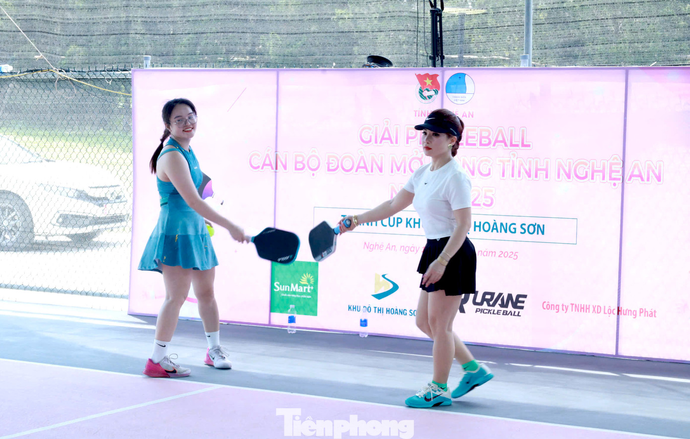 Những trận đấu thể hiện quyết tâm, tinh thần thể thao cao thượng, mạnh mẽ. Những trận đấu thể hiện quyết tâm, tinh thần thể thao cao thượng, mạnh mẽ.