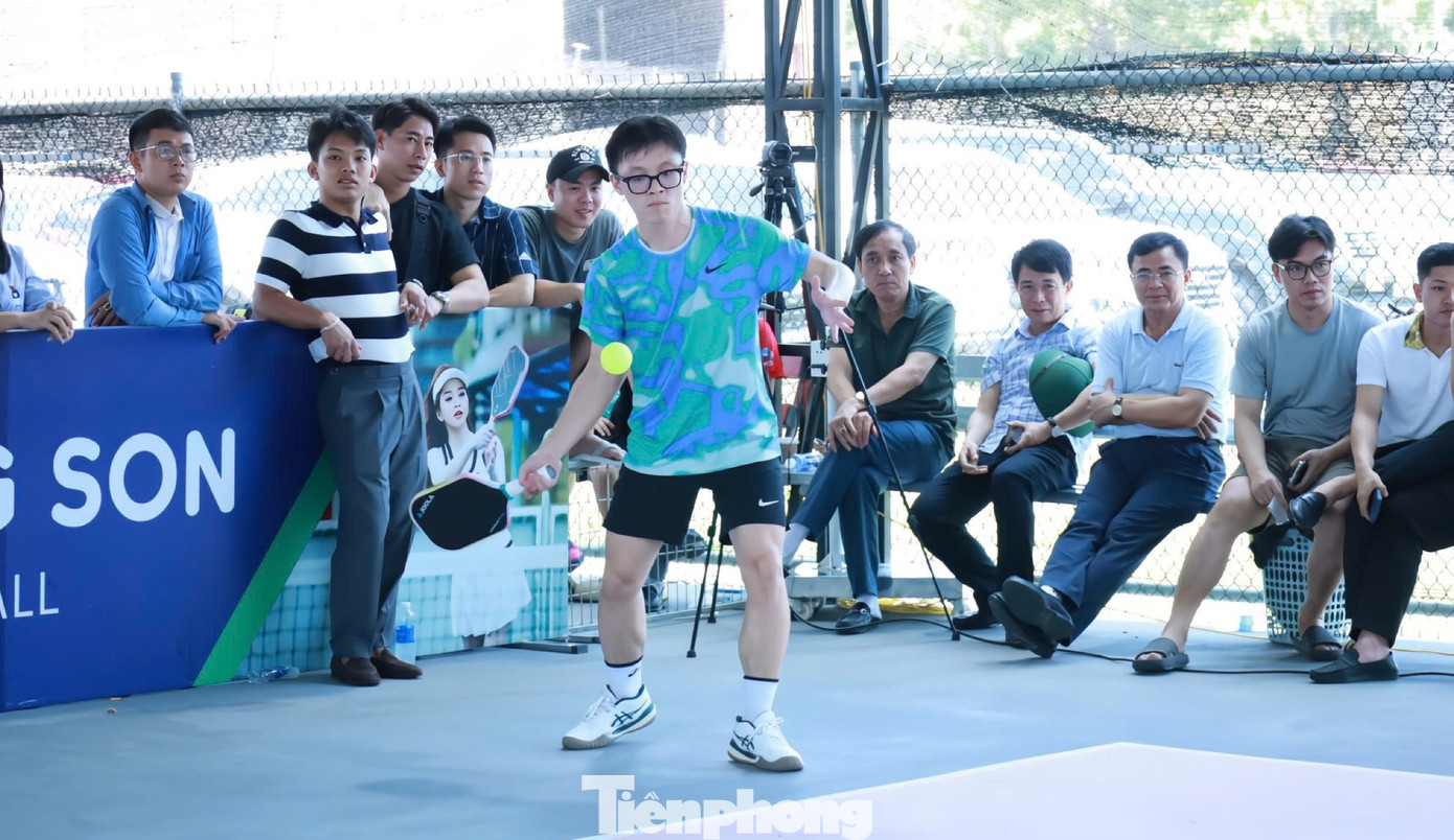 Giải đấu hấp dẫn thu hút đông đảo khán giả và người dân đến xem. Giải đấu hấp dẫn thu hút đông đảo khán giả và người dân đến xem.