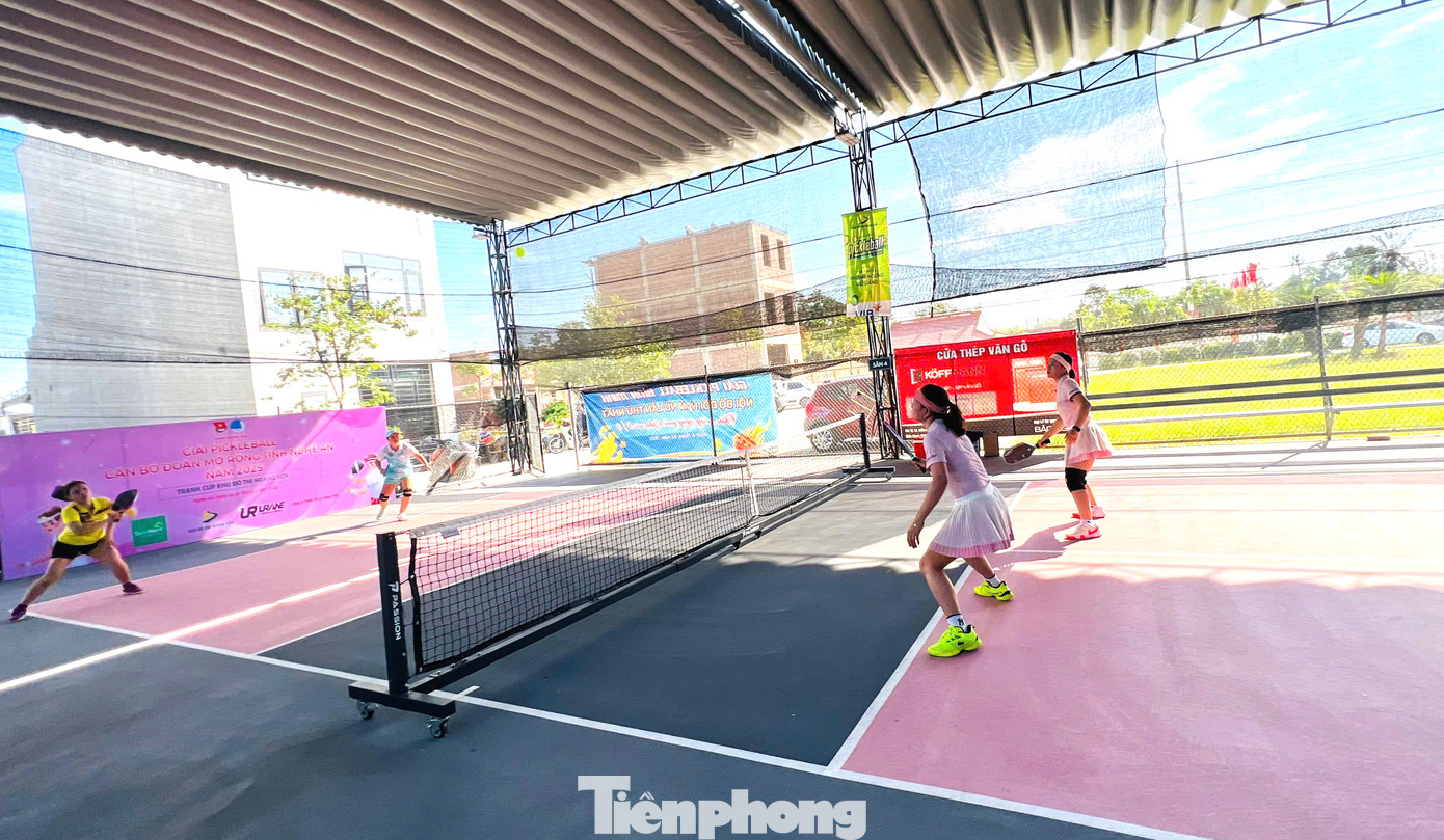 Trong 2 ngày 19, 20/4/2025, tại cụm sân Pickleball & tennis Khu đô thị Hoàng Sơn (huyện Diễn Châu, Nghệ An), Tỉnh Đoàn Nghệ An đã tổ chức giải pickleball cán bộ đoàn mở rộng tỉnh Nghệ An 2025 tranh cup Hoàng Sơn. Giải đấu được tổ chức hướng tới kỷ niệm 50 năm ngày giải phóng miền Nam, thống nhất đất nước (30/4/1975-30/4/2025). Trong 2 ngày 19, 20/4/2025, tại cụm sân Pickleball & tennis Khu đô thị Hoàng Sơn (huyện Diễn Châu, Nghệ An), Tỉnh Đoàn Nghệ An đã tổ chức giải pickleball cán bộ đoàn mở rộng tỉnh Nghệ An 2025 tranh cup Hoàng Sơn. Giải đấu được tổ chức hướng tới kỷ niệm 50 năm ngày giải phóng miền Nam, thống nhất đất nước (30/4/1975-30/4/2025).