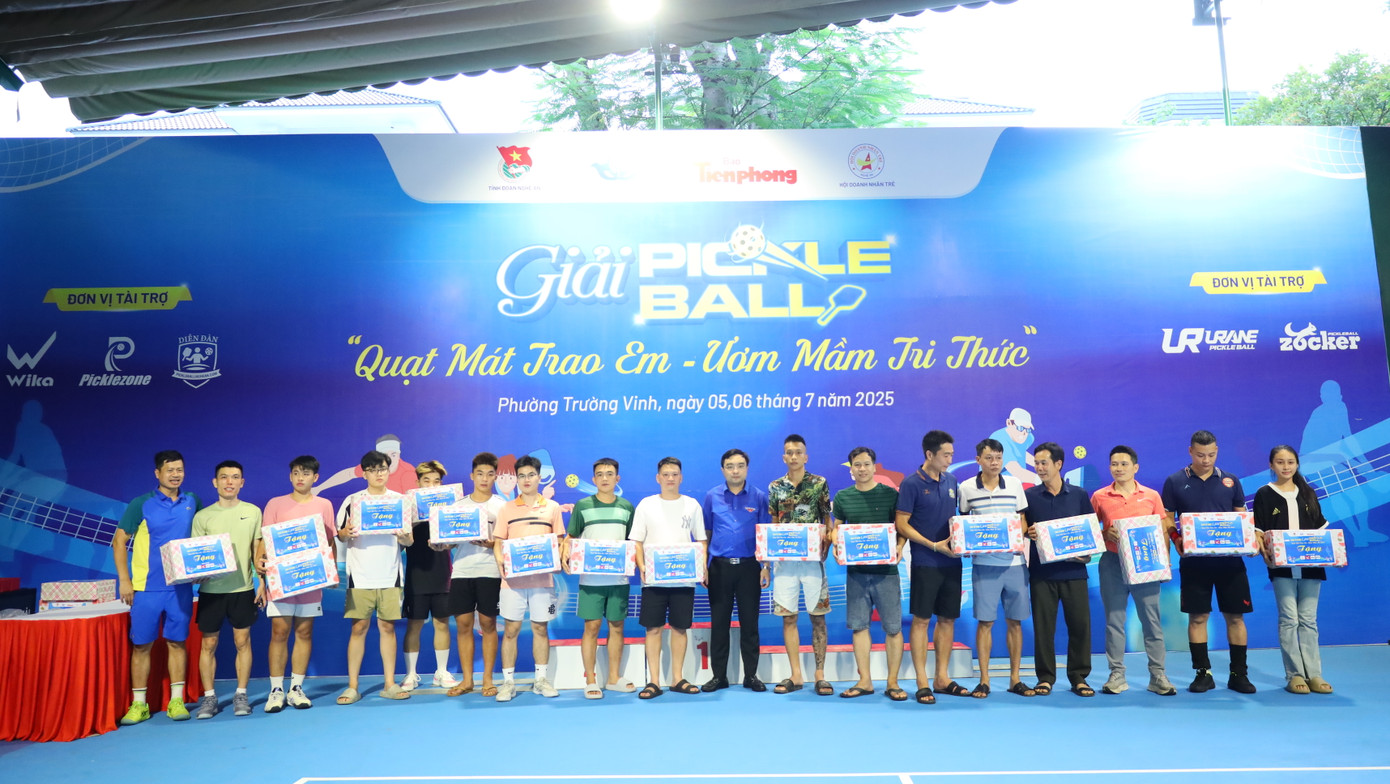 Ban tổ chức trao các phần quà cho vận động viên may mắn thông qua trò chơi quay số trúng thưởng. Ban tổ chức trao các phần quà cho vận động viên may mắn thông qua trò chơi quay số trúng thưởng.