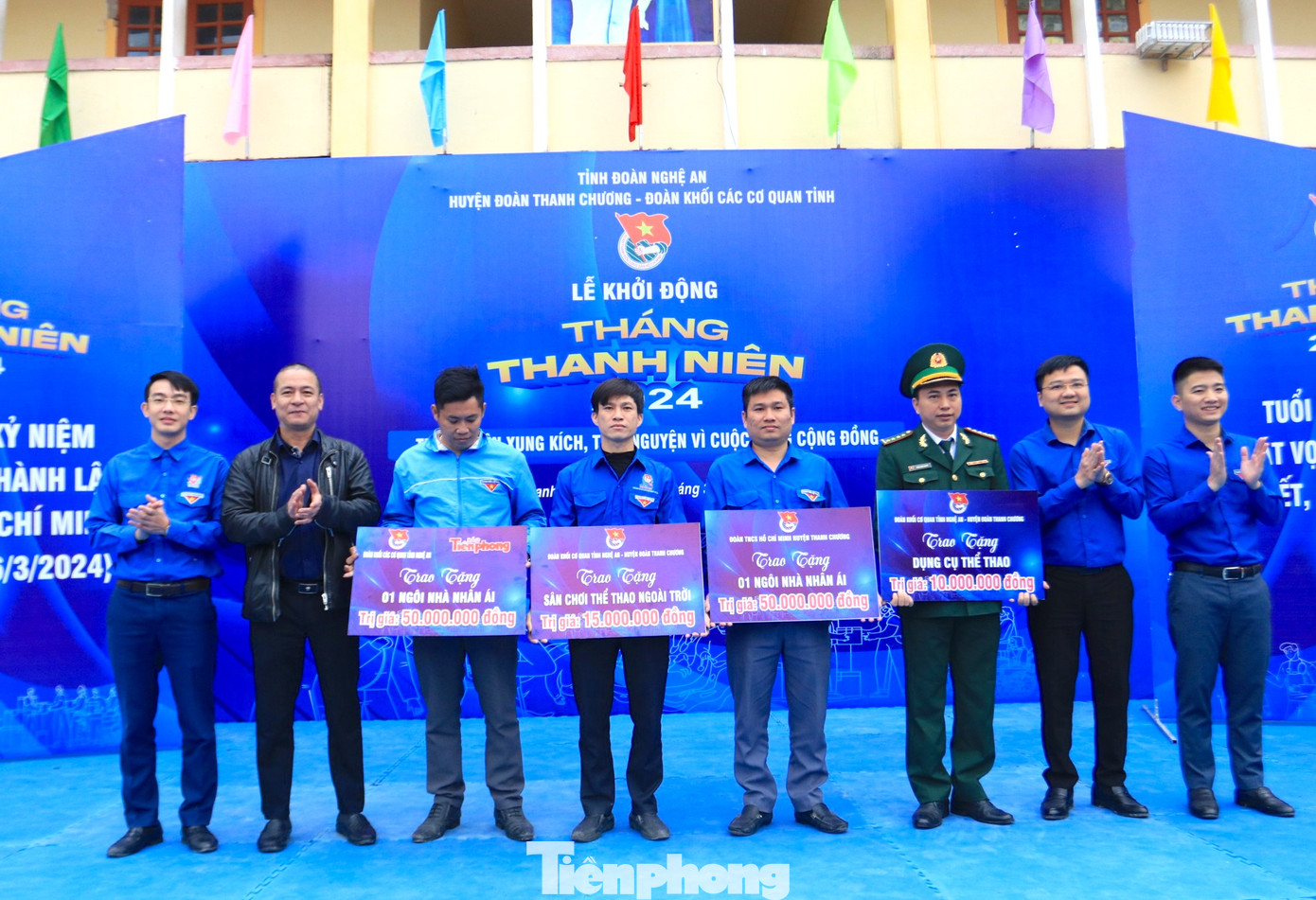 Đoàn cơ sở Trại giam số 6 trao tặng 10 suất học bổng cho 10 em học sinh có hoàn cảnh khó khăn; trao tặng sân chơi cho Tổng đội Thanh niên xung phong 5; tặng dụng cụ thể thao cho Đồn Biên phòng Cửa khẩu Thanh Thủy; trao tặng biển tượng trưng hỗ trợ xây dựng nhà ở cho gia đình có hoàn cảnh khó khăn tại xã Ngọc Lâm, Phong Thịnh (Thanh Chương). Đoàn cơ sở Trại giam số 6 trao tặng 10 suất học bổng cho 10 em học sinh có hoàn cảnh khó khăn; trao tặng sân chơi cho Tổng đội Thanh niên xung phong 5; tặng dụng cụ thể thao cho Đồn Biên phòng Cửa khẩu Thanh Thủy; trao tặng biển tượng trưng hỗ trợ xây dựng nhà ở cho gia đình có hoàn cảnh khó khăn tại xã Ngọc Lâm, Phong Thịnh (Thanh Chương).