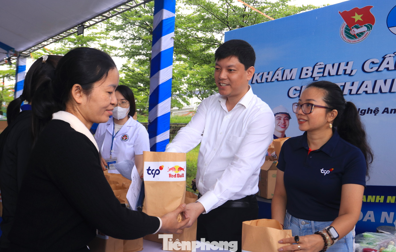 Đặc biệt, đến tham gia chương trình, thanh niên công nhân, người dân còn được nhận các phần quà ý nghĩa từ Công ty TNHH TCP Việt Nam, góp phần động viên và lan tỏa tinh thần sẻ chia trong cộng đồng. Đặc biệt, đến tham gia chương trình, thanh niên công nhân, người dân còn được nhận các phần quà ý nghĩa từ Công ty TNHH TCP Việt Nam, góp phần động viên và lan tỏa tinh thần sẻ chia trong cộng đồng.