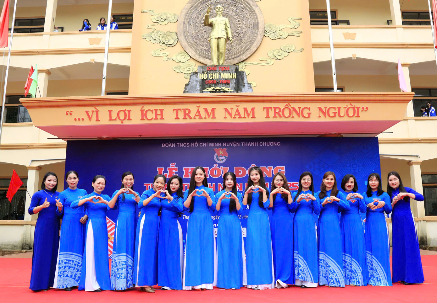 Những ngày qua, các nữ cán bộ Đoàn, đoàn viên thanh niên trên địa bàn tỉnh Nghệ An đã đồng loạt triển khai hưởng ứng cuộc phát động với không khí vui tươi, phấn khởi tại cơ quan, nơi sinh sống và những danh lam thắng cảnh đẹp của địa phương.