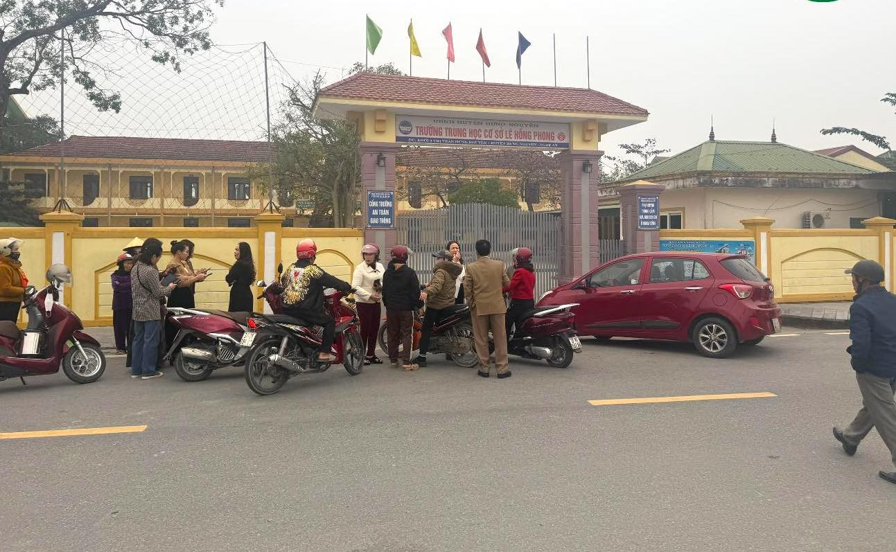 Sáng 19/1, trường THCS Lê Hồng Phong tổ chức họp phụ huynh cuối kỳ I nhưng buộc phải hủy. (Ảnh: TNNA).