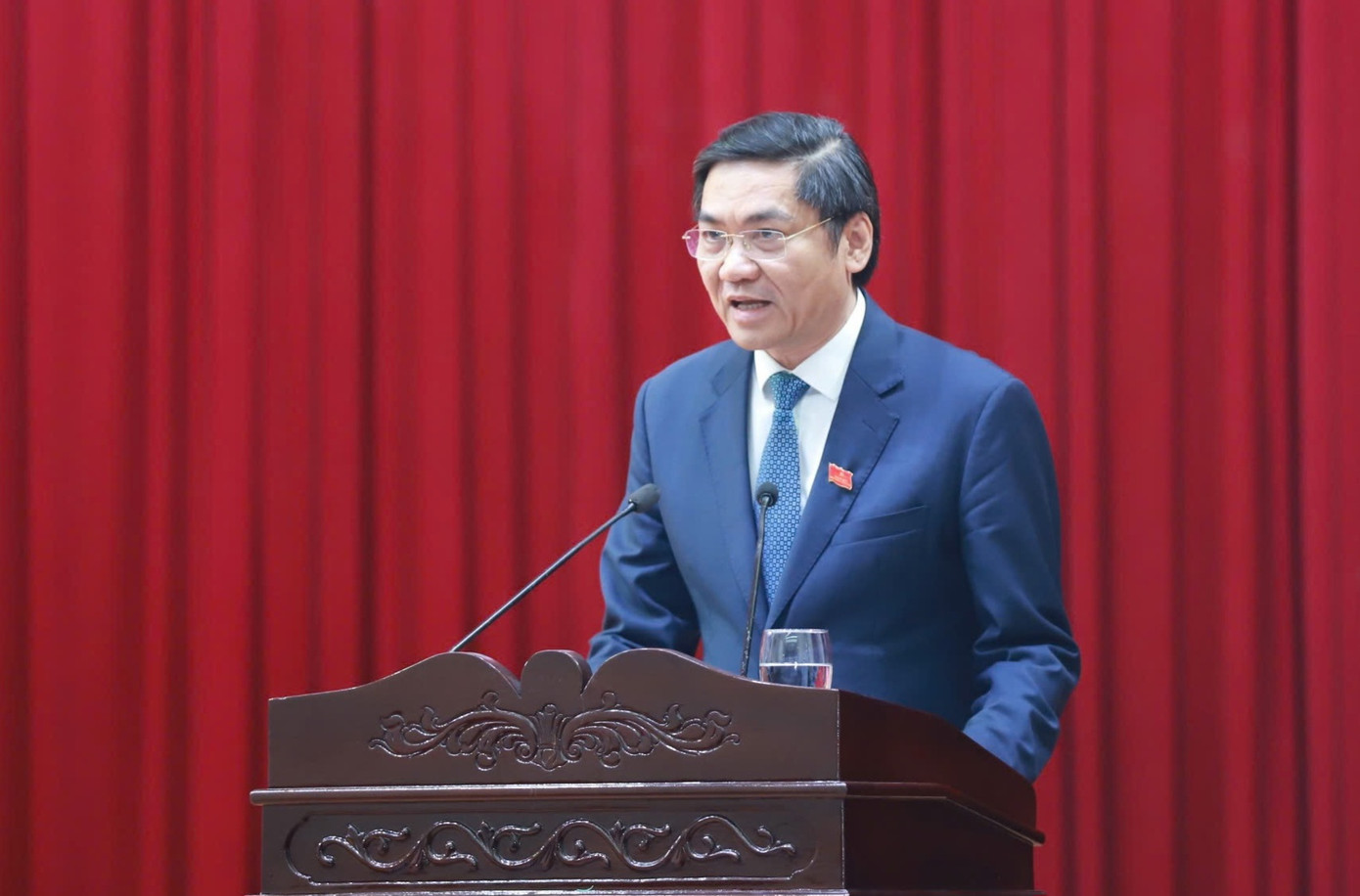 Ông Hoàng Nghĩa Hiếu - Phó Bí thư Thường trực Tỉnh ủy Nghệ An được bầu giữ chức Chủ tịch HĐND tỉnh khóa XVIII nhiệm kỳ 2021-2026. (Ảnh: Thành Duy). Ông Hoàng Nghĩa Hiếu - Phó Bí thư Thường trực Tỉnh ủy Nghệ An được bầu giữ chức Chủ tịch HĐND tỉnh khóa XVIII nhiệm kỳ 2021-2026. (Ảnh: Thành Duy).