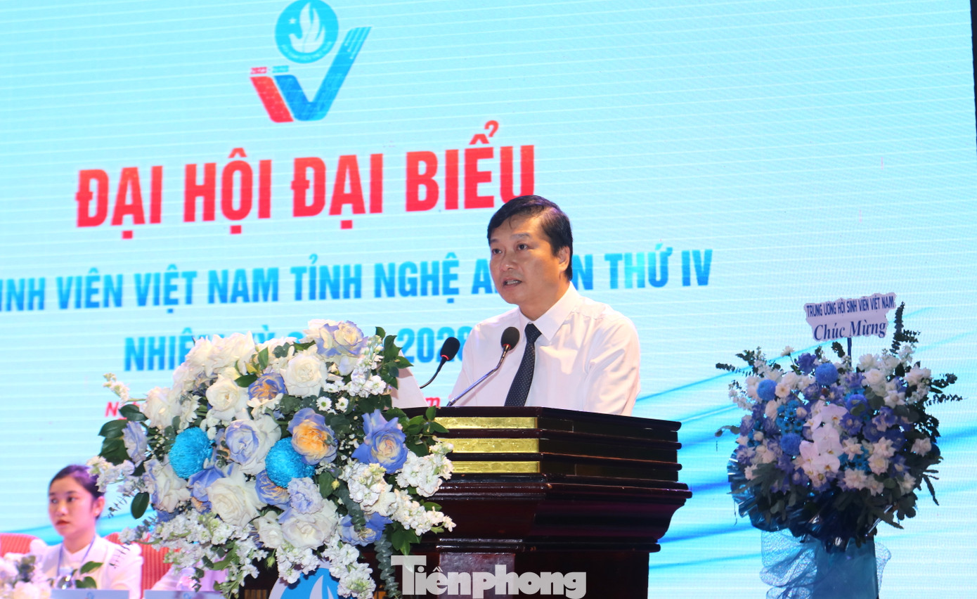 Phó Chủ tịch UBND tỉnh Nghệ An Lê Hồng Vinh phát biểu tại Đại hội. Phó Chủ tịch UBND tỉnh Nghệ An Lê Hồng Vinh phát biểu tại Đại hội.