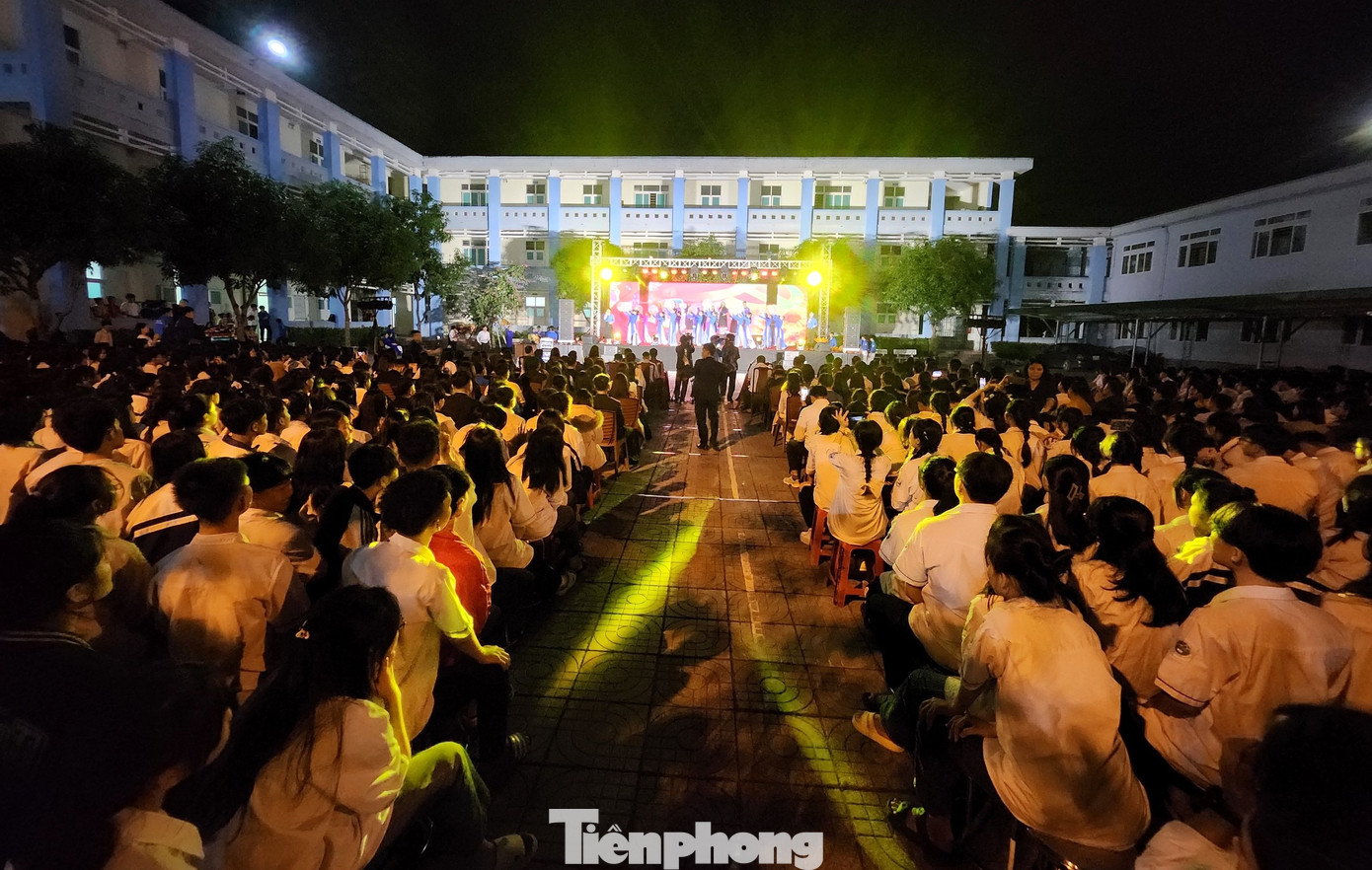 Toàn cảnh Chương trình kỷ niệm 74 năm Ngày truyền thống học sinh, sinh viên và Hội Sinh viên Việt Nam. Toàn cảnh Chương trình kỷ niệm 74 năm Ngày truyền thống học sinh, sinh viên và Hội Sinh viên Việt Nam.