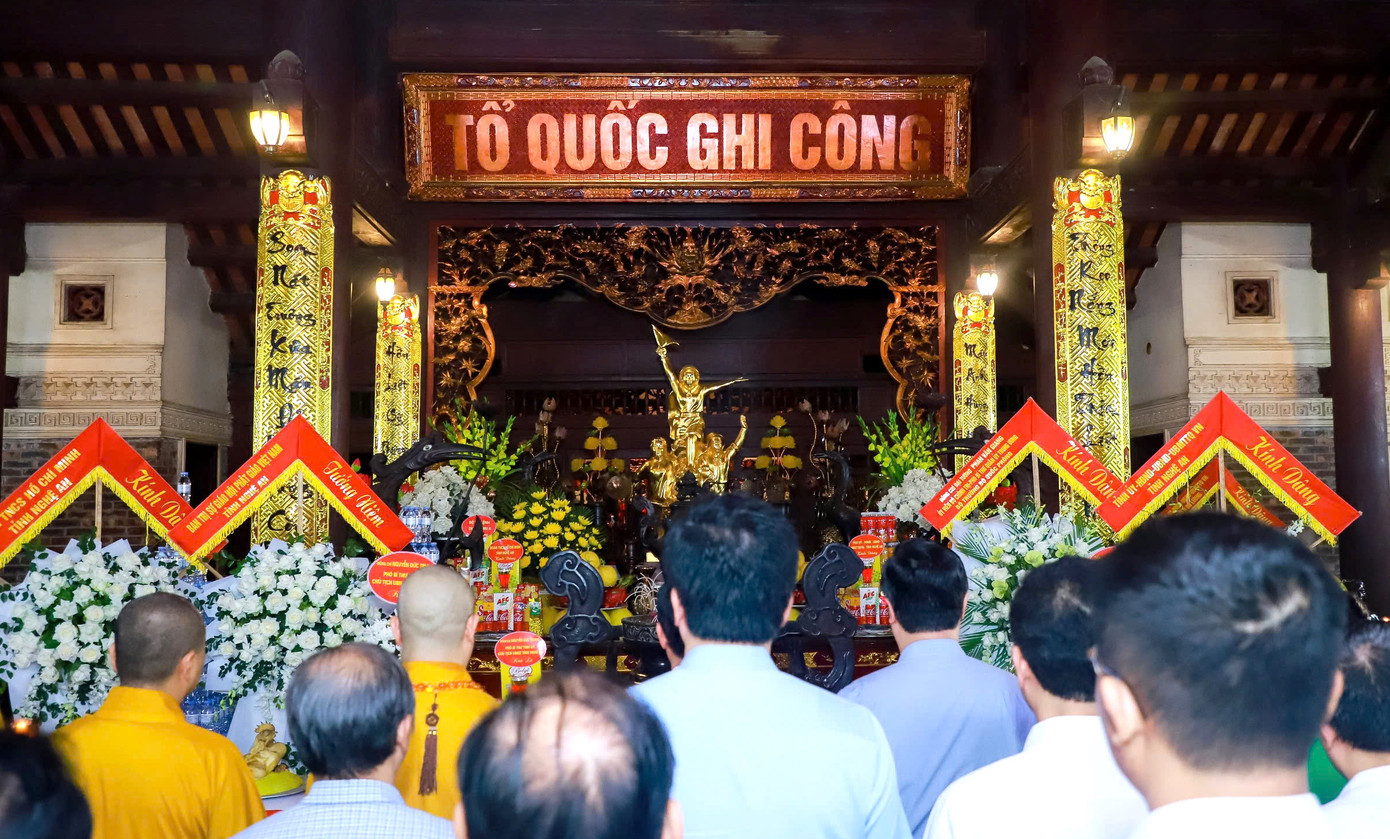 Trong cuộc kháng chiến chống Mỹ cứu nước, Truông Bồn là huyết mạch giao thông chi viện sức người, sức của cho chiến trường miền Nam. Trong khói lửa, đạn bom ác liệt, sự sống và cái chết cận kề, hàng ngàn cán bộ, chiến sỹ, dân công hỏa tuyến và người dân đã kiên cường bám trụ, mưu trí, chiến đấu dũng cảm với quyết tâm sắt đá “tim có thể ngừng đập nhưng đường không thể tắc”; “sống bám cầu, bám đường; chết kiên cường dũng cảm”.