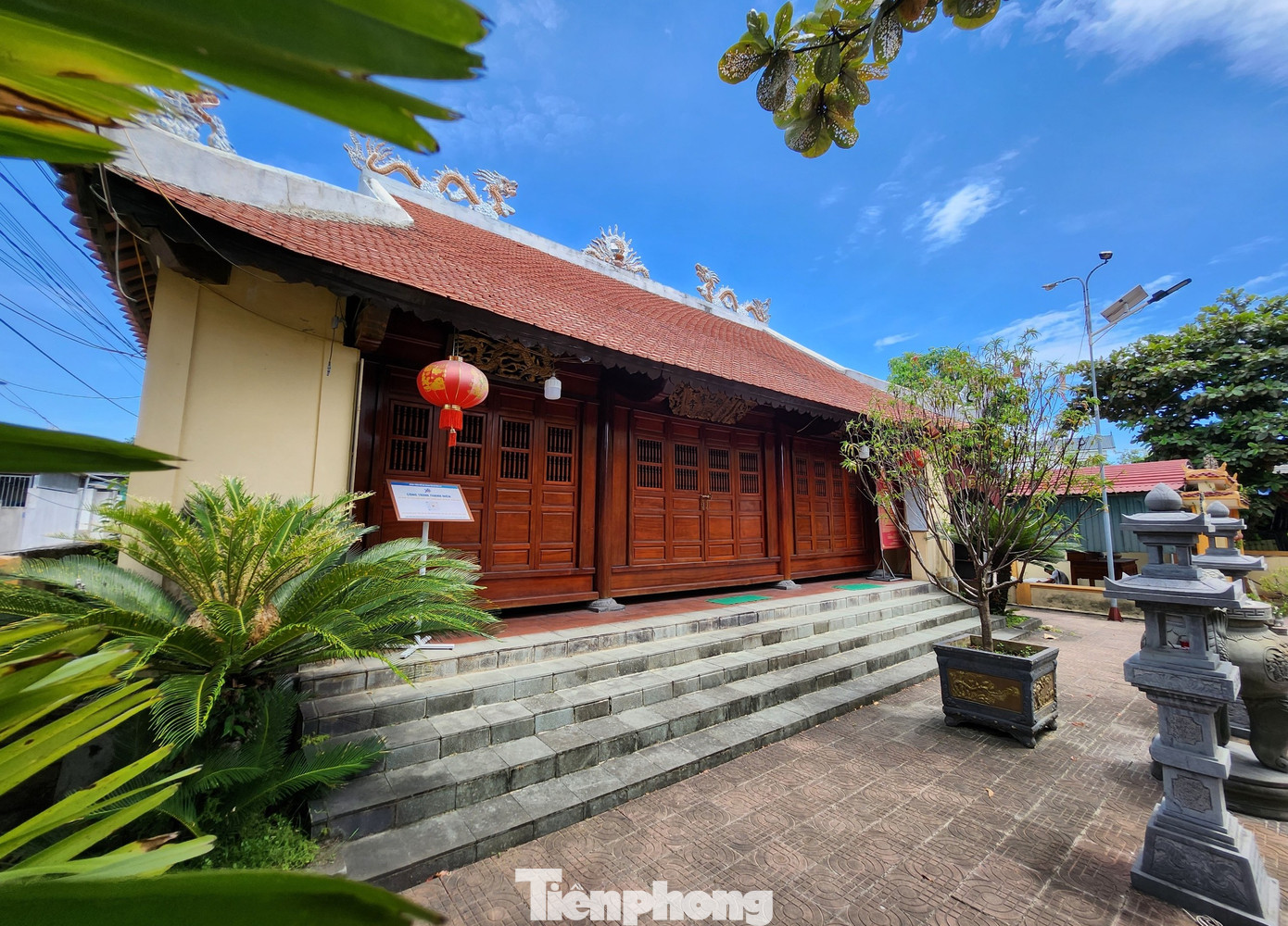 Năm 2015, đền Làng Hiếu được công nhận là di tích lịch sử cấp tỉnh. Ngôi đền rất linh thiêng, người dân trong vùng thường đến thắp hương, cầu khấn, nhất là vào các dịp mồng 1 hay ngày rằm hàng tháng. Đặc biệt, vào ngày 15/3 âm lịch hàng năm tại đền diễn ra lễ Cầu ngư với nhiều nghi thức trang nghiêm và trò chơi dân gian độc đáo. Năm 2015, đền Làng Hiếu được công nhận là di tích lịch sử cấp tỉnh. Ngôi đền rất linh thiêng, người dân trong vùng thường đến thắp hương, cầu khấn, nhất là vào các dịp mồng 1 hay ngày rằm hàng tháng. Đặc biệt, vào ngày 15/3 âm lịch hàng năm tại đền diễn ra lễ Cầu ngư với nhiều nghi thức trang nghiêm và trò chơi dân gian độc đáo.