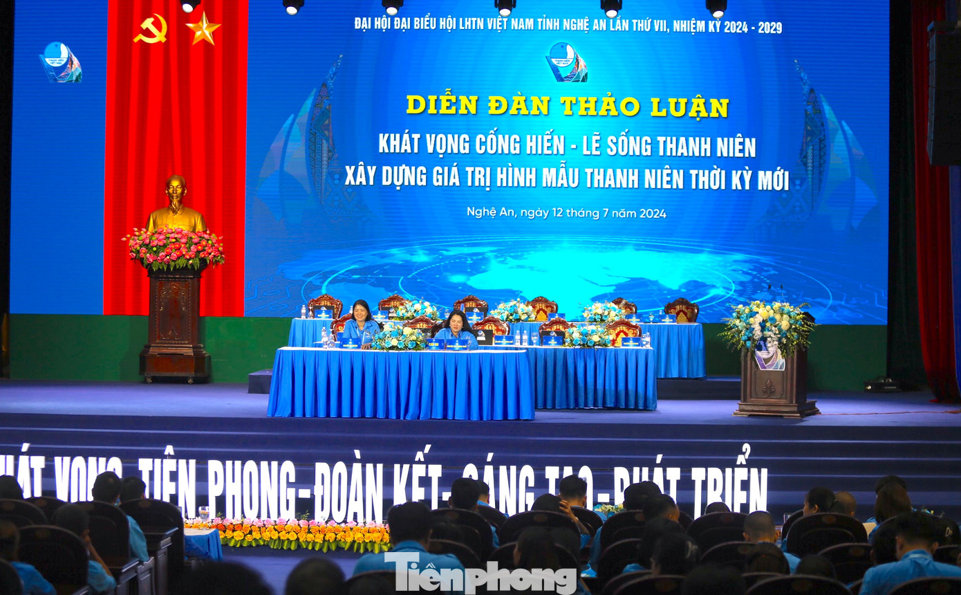 Toàn cảnh diễn đàn thảo luận về Khát vọng cống hiến - Lẽ sống thanh niên; Xây dựng hình mẫu thanh niên thời kỳ mới. Toàn cảnh diễn đàn thảo luận về Khát vọng cống hiến - Lẽ sống thanh niên; Xây dựng hình mẫu thanh niên thời kỳ mới.