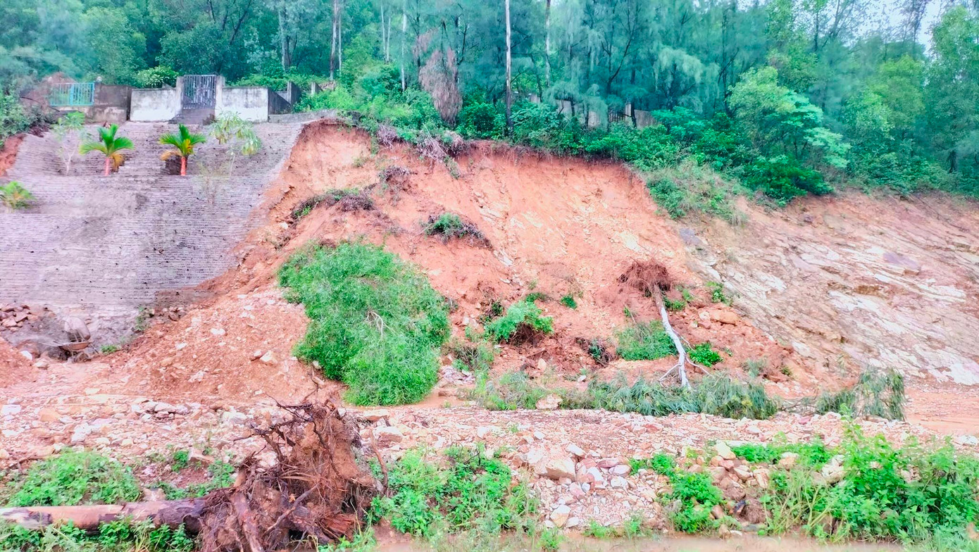 Mưa lớn đã khiến một số nơi ở xã Nghi Thiết (Nghi Lộc) bị sạt lở.