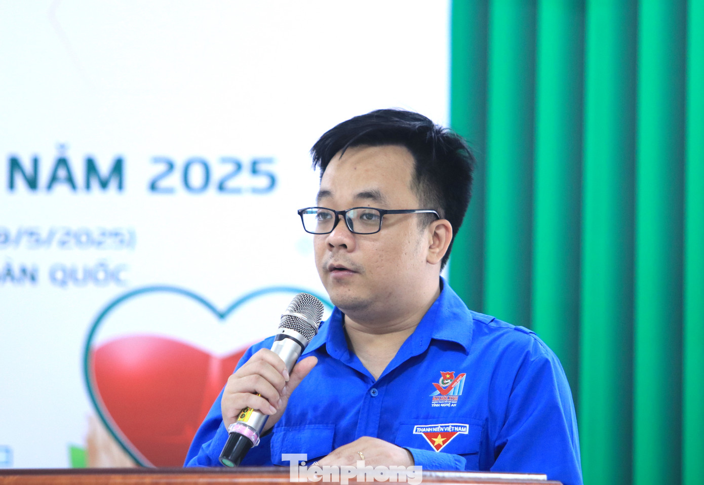 Phát biểu tại buổi lễ, anh Nguyễn Bá Tuấn Anh - Bí thư Đoàn các cơ quan Đảng tỉnh Nghệ An nhấn mạnh: “Hiến máu là nghĩa cử cao đẹp, đầy lòng nhân ái, thể hiện trách nhiệm với cộng đồng. Mỗi đơn vị máu trao đi không chỉ cứu sống người bệnh mà còn thể hiện tinh thần nhân văn sâu sắc, là hành động thiết thực học tập và làm theo Bác”.